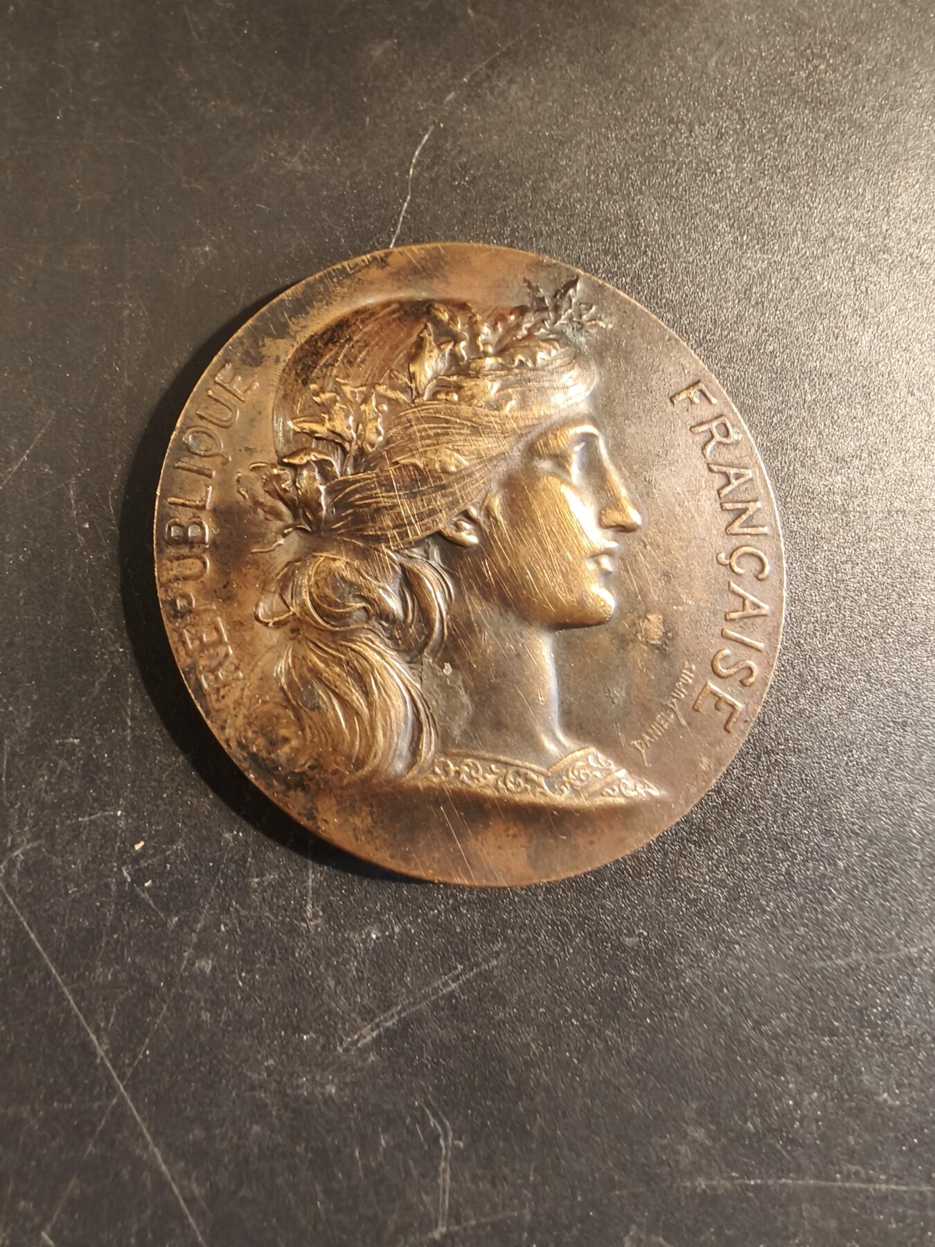 老王徽章第171期 法国法兰西工商业联盟大铜章     亨利杜布瓦作品     直径45mm    重量46.2g