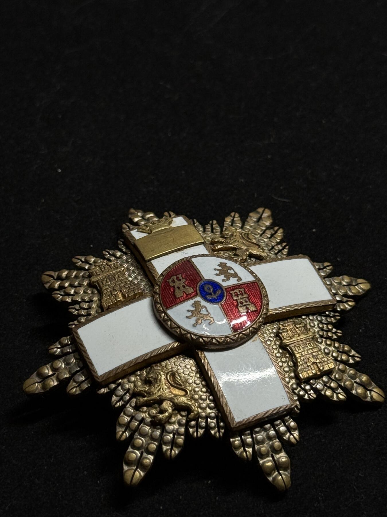 欢庆元旦！戎马世界章牌大赏第109期元旦大拍 西班牙军事功勋勋章星芒章，弗朗哥时期，铜制