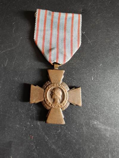 老王徽章第171期 - 法国战斗十字奖章