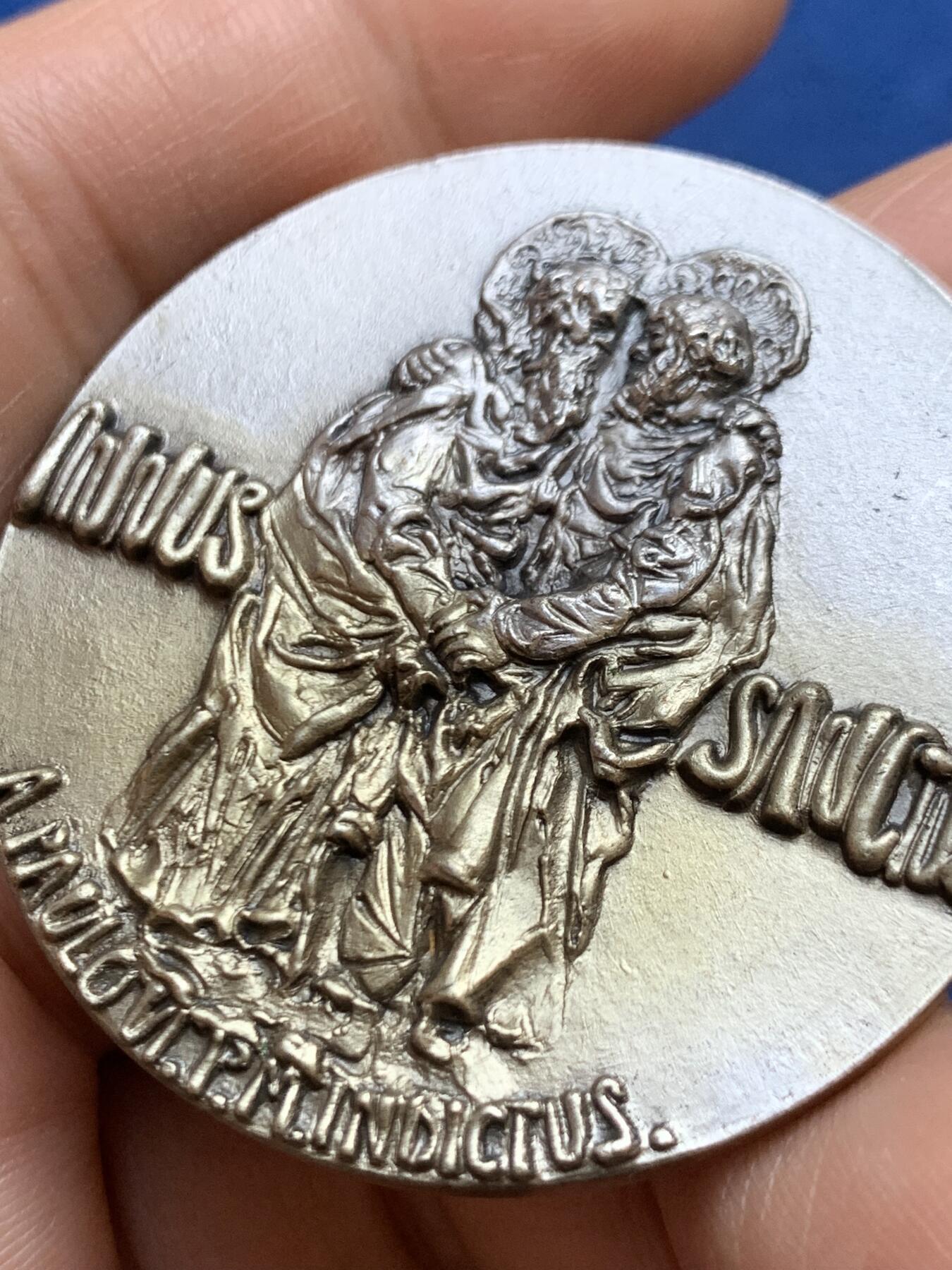 《竞宝斋》第449场 周日，周一，周二  3场连拍 （全场包邮，欢迎送拍） 梵蒂冈 1975年 保罗六世银章 带包浆少见 44.6g 44mm 高浮雕