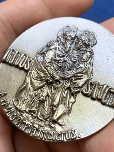 《竞宝斋》第449场 周日，周一，周二  3场连拍 （全场包邮，欢迎送拍） 梵蒂冈 1975年 保罗六世银章 带包浆少见 44.6g 44mm 高浮雕