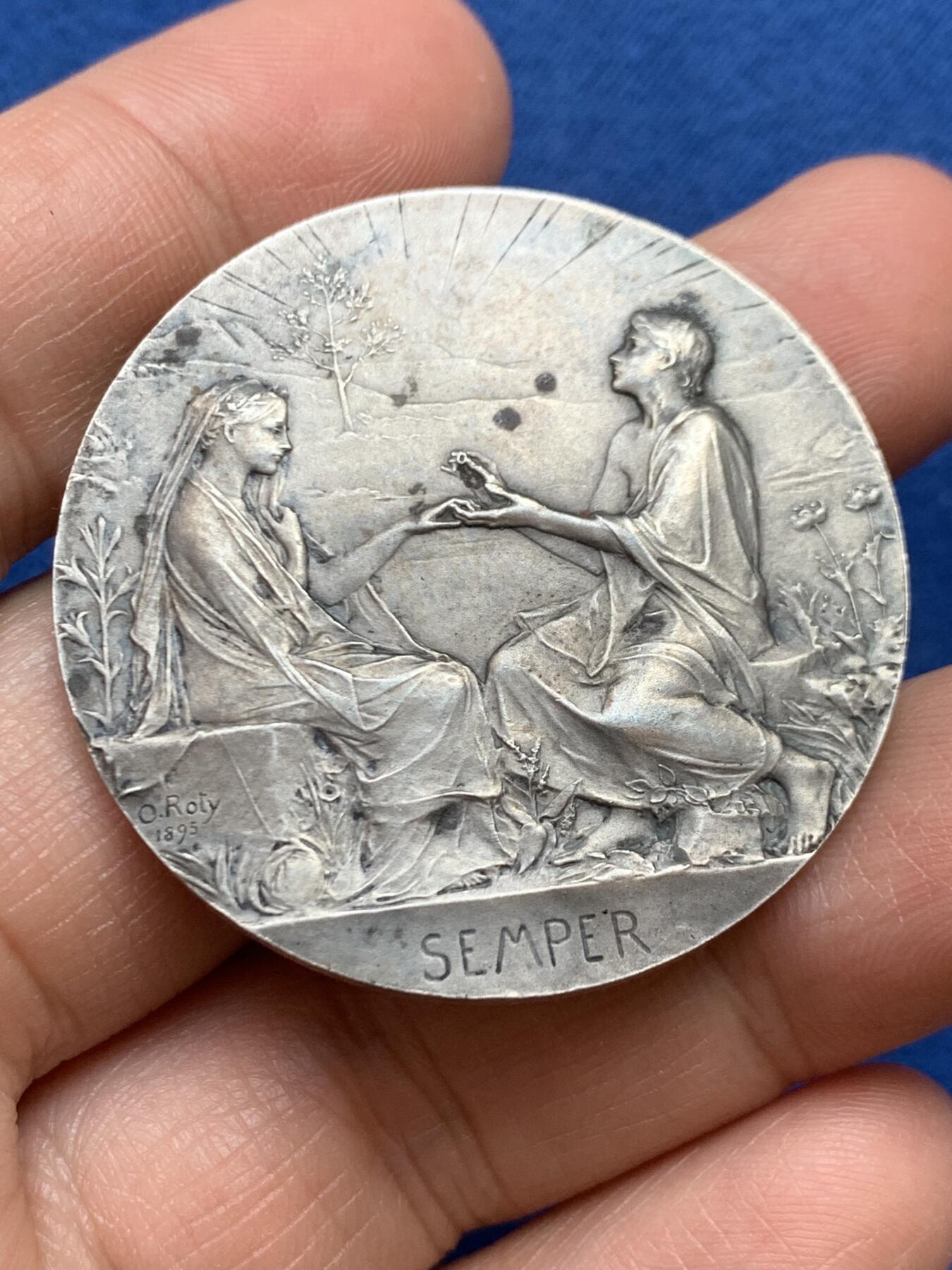 《竞宝斋》第449场 周日，周一，周二  3场连拍 （全场包邮，欢迎送拍） 罗蒂作品 婚礼银章 永恒的爱情  31.8克 41.2mm 丰饶角1银标