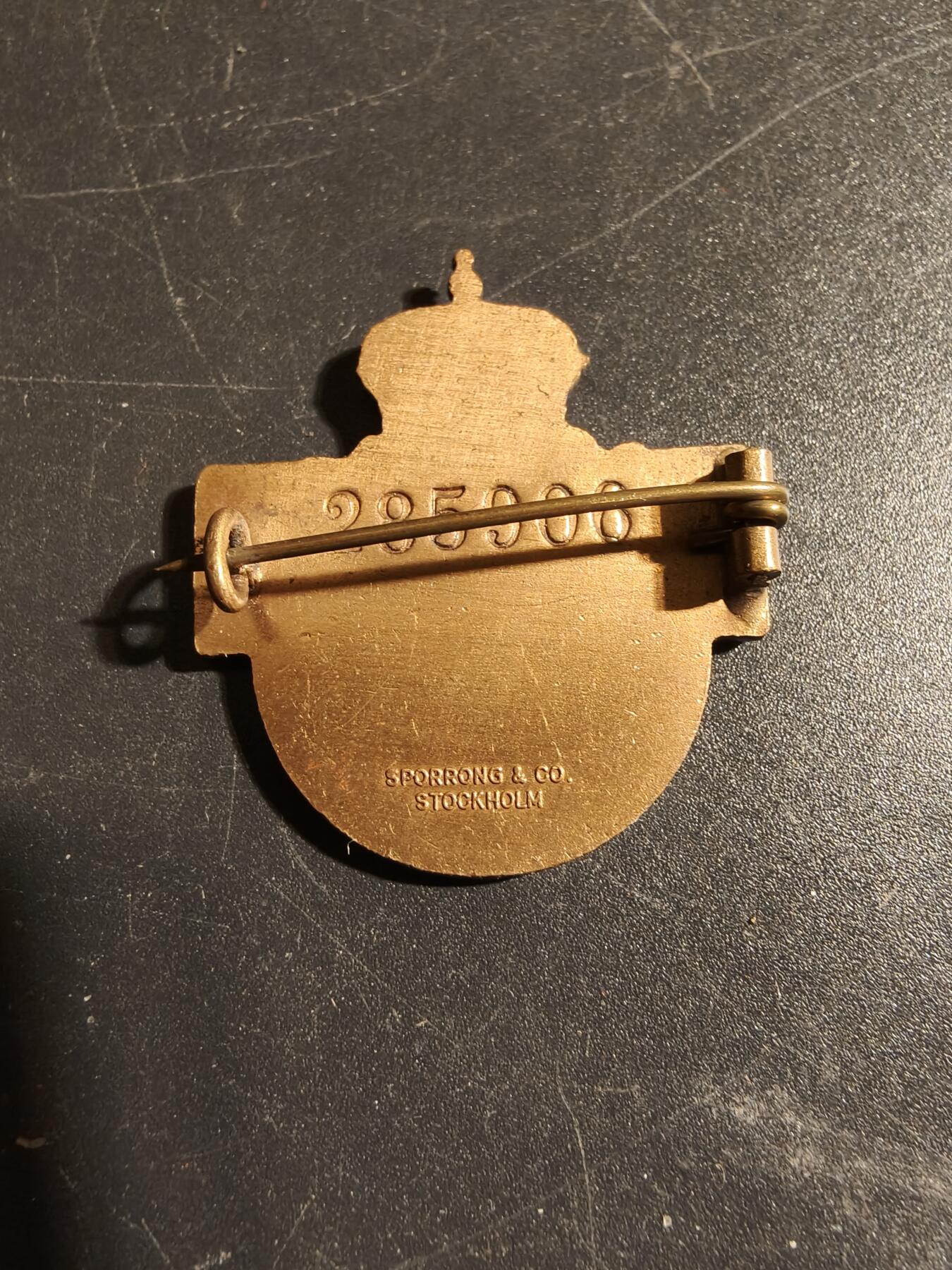 老王徽章第171期 瑞典陆军服役证章   实发带编号