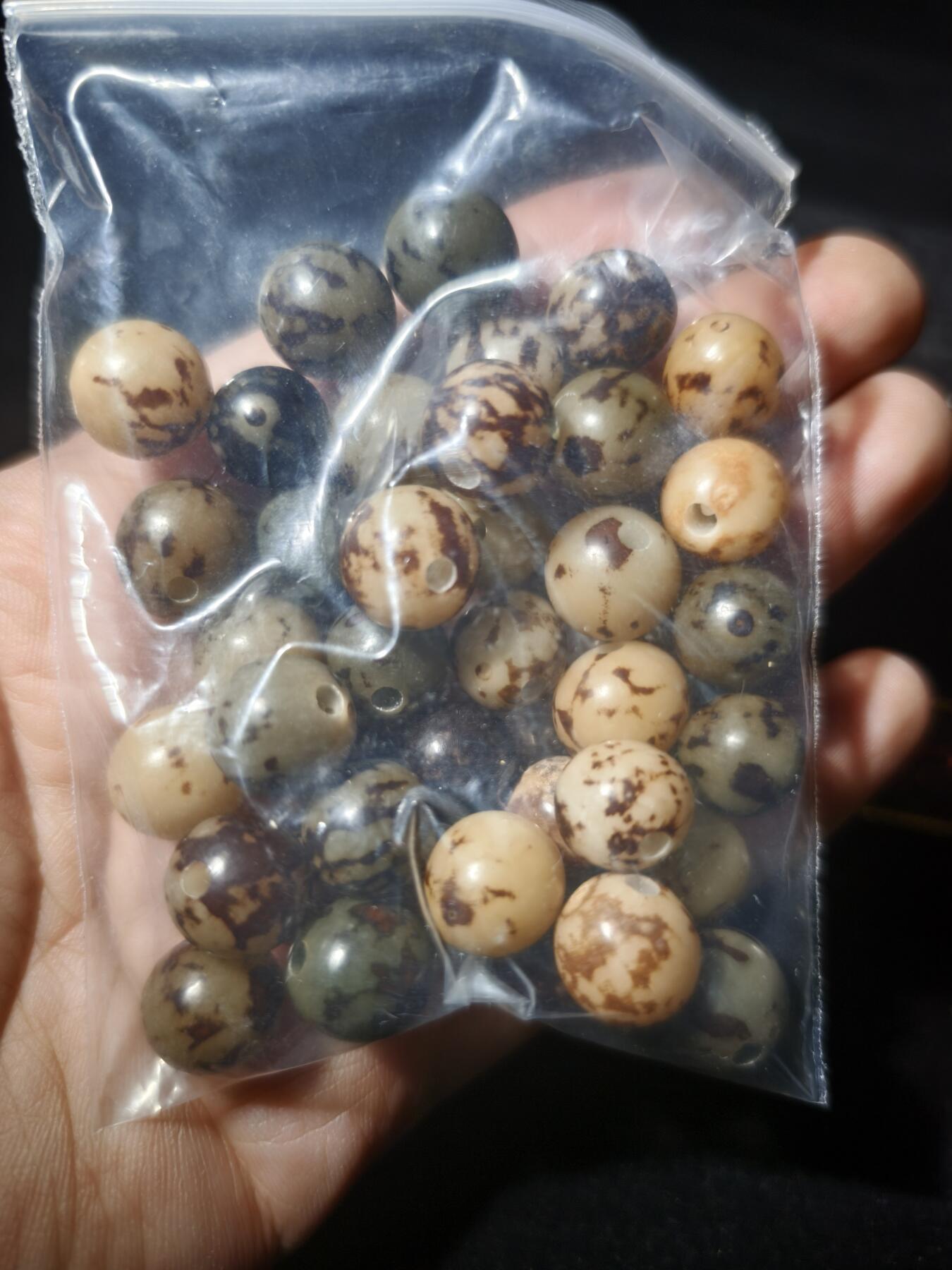 97期回流戒指饰品杂件纪念章丝路钱币专场 中亚回流珠子