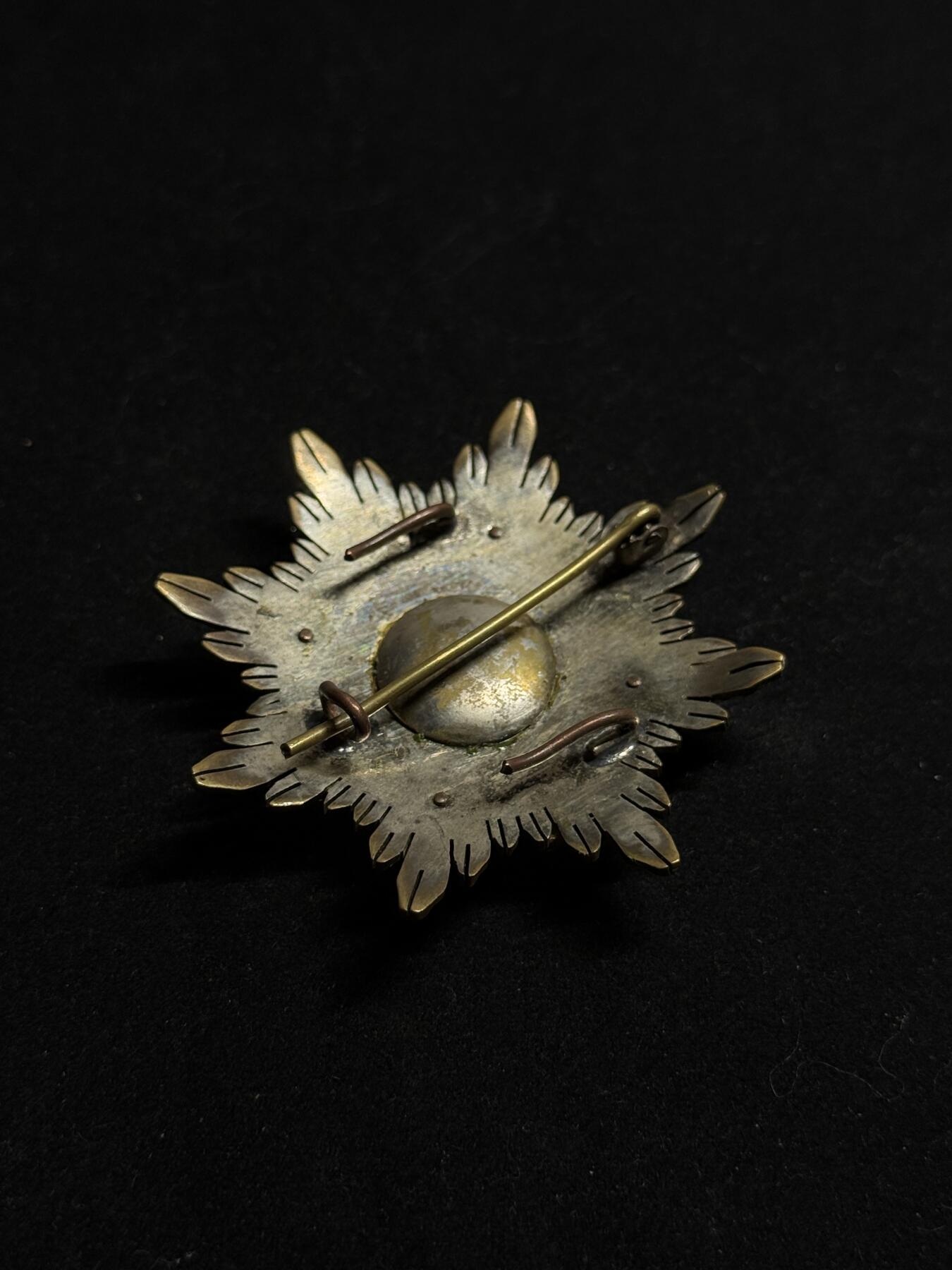 欢庆元旦！戎马世界章牌大赏第109期元旦大拍 西班牙军事功勋勋章星芒章，弗朗哥时期，铜制