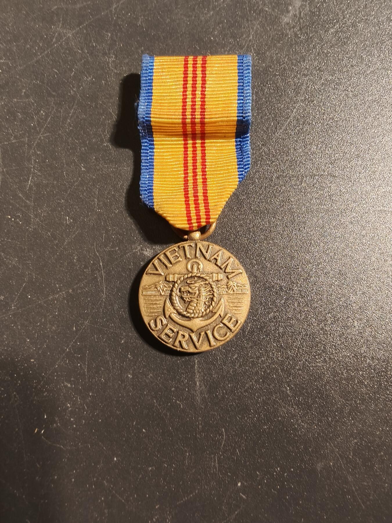 老王徽章第171期 美国海军商船队越战服役迷你章