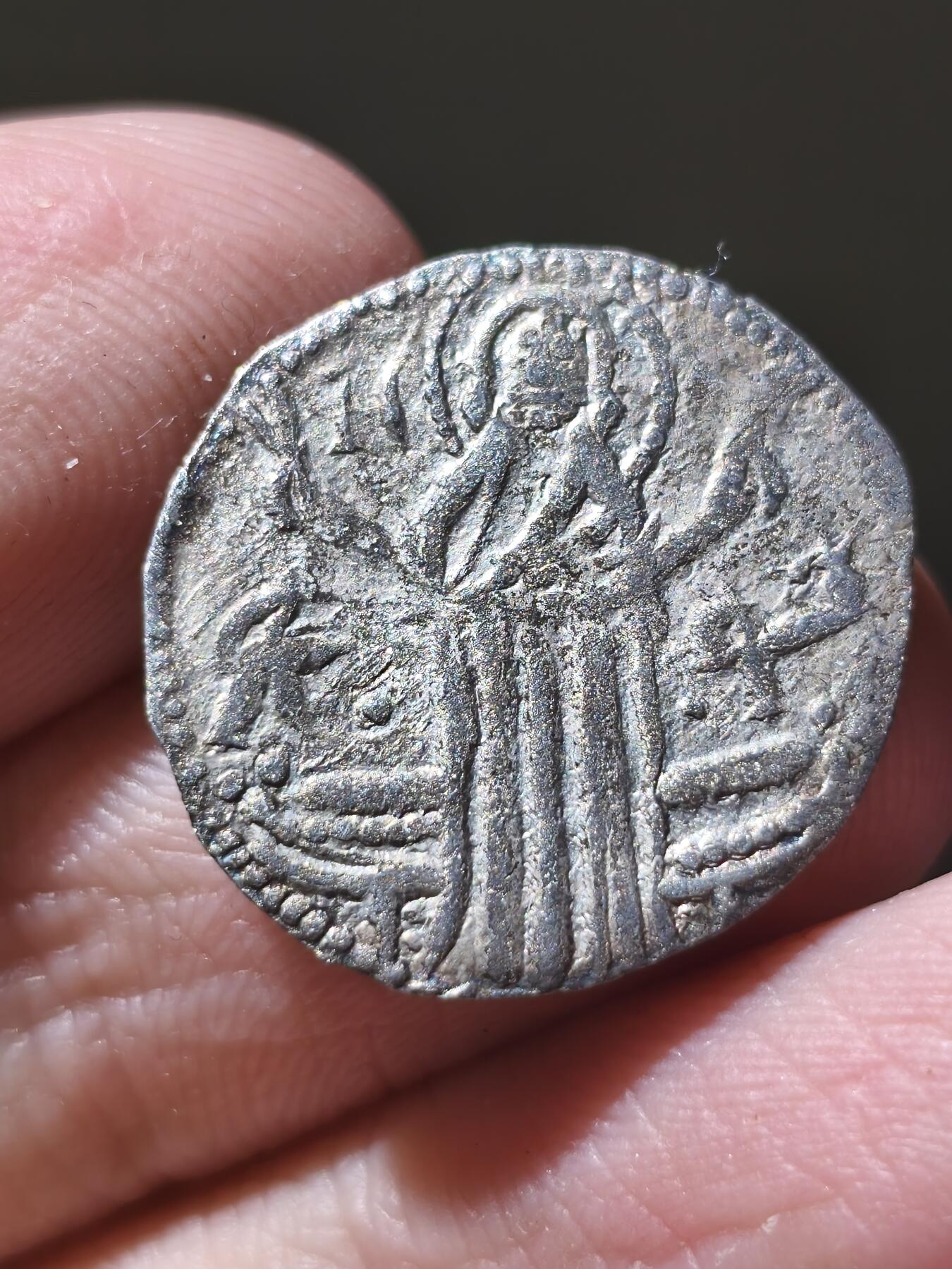 星盘世界钱币十二月二十七日古典币专场 中世纪 - 保加利亚王国仿拜占庭式格罗申银币，同类打制中算为不错的品相，三双眼睛均清晰可见