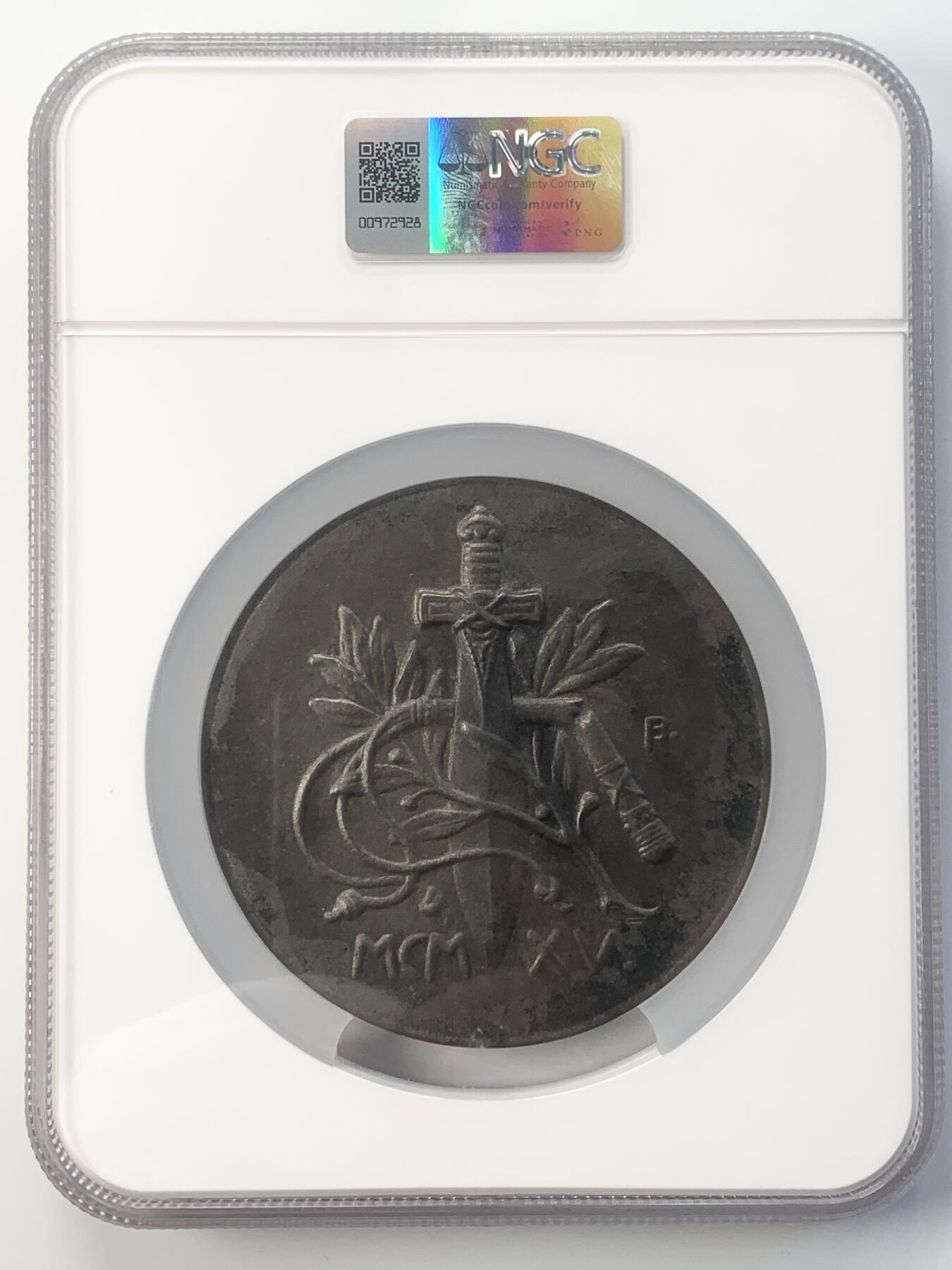 掌中浮雕-藏着的欧洲第047场 NGC MS61 : 1915年8月6日一战德国巴伐利亚公爵利奥波德占领华沙纪念铁质纪念章， 93mm，罕见！  边戳：德国DS系列#081号——边戳#29  ,NGC超大盒子