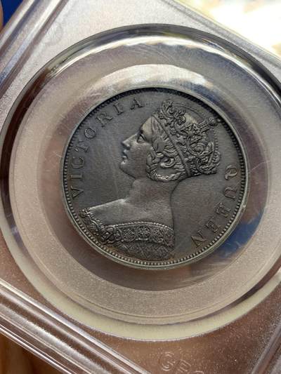 《竞宝斋》第449场 周日，周一，周二  3场连拍 （全场包邮，欢迎送拍） 公博 AU50 精品1863年香港大一仙，首批由英国皇家铸币厂铸造，细节到位，好品相年份稀缺，适合藏家收藏。