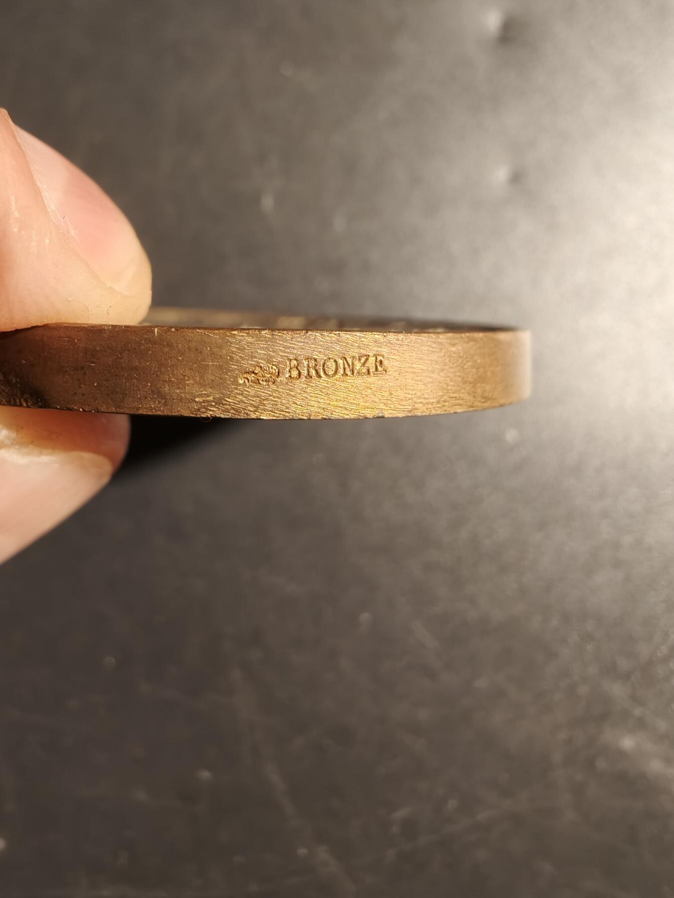 老王徽章第171期 法国1886年第四届国际家庭经济博览会大铜章     直径50mm     重量62.4g