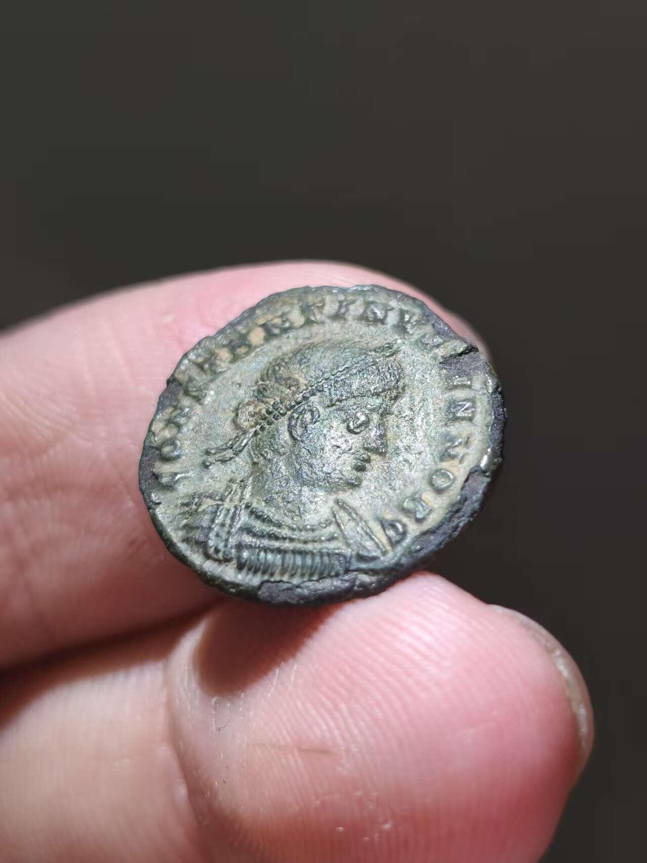 星盘世界钱币十二月二十七日古典币专场 罗马帝国君士坦丁二世富利铜币背面士兵与军旗337——340 好品细节极佳