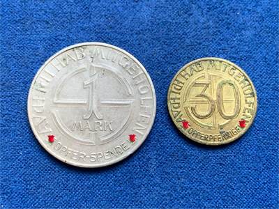 《竞宝斋》第449场 周日，周一，周二  3场连拍 （全场包邮，欢迎送拍） 两枚一组 德国1938年美术落榜生捐赠30芬尼/1马克代用币 品相很好 送评或许有惊喜