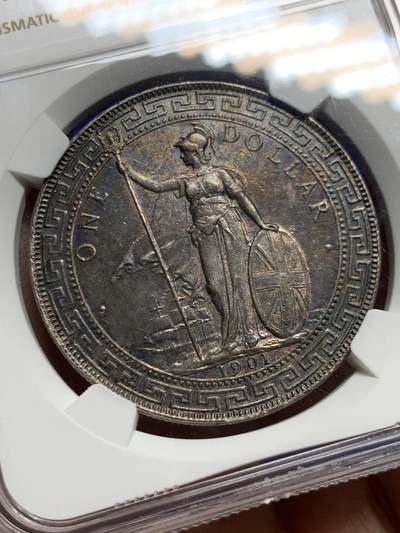 《竞宝斋》第449场 周日，周一，周二  3场连拍 （全场包邮，欢迎送拍） NGC MS62 英国 1901 C 站洋 银币 C厂品种少见 极其漂亮五彩黑包浆 打制精美 不可错过的藏品