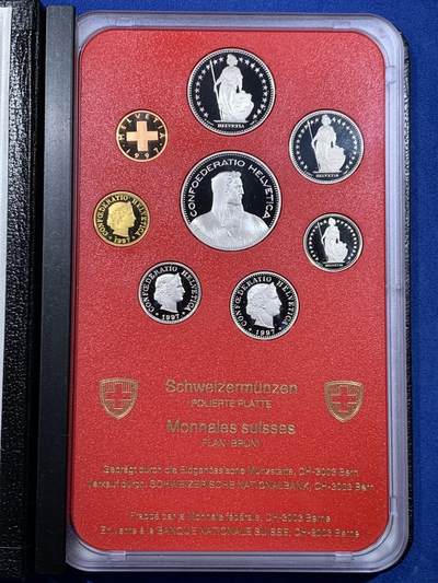 《竞宝斋》第449场 周日，周一，周二  3场连拍 （全场包邮，欢迎送拍） 瑞士1997年册装精制套币 带纸封套