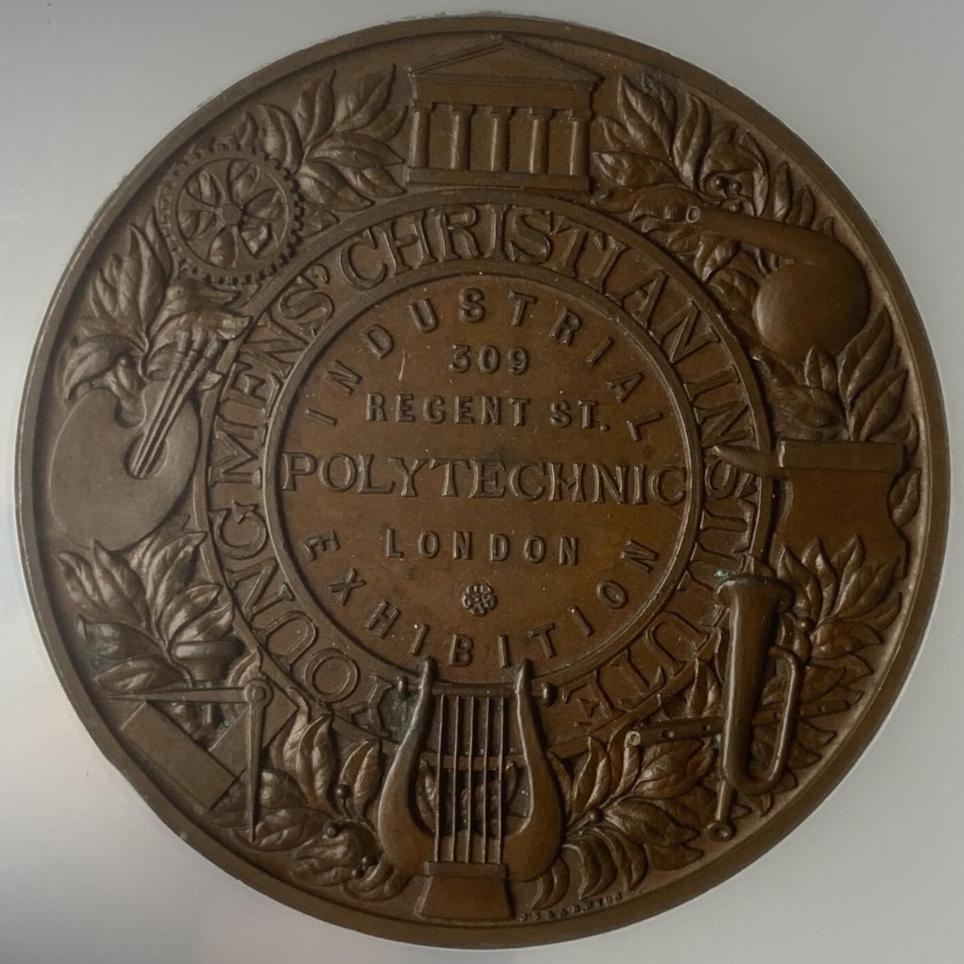 掌中浮雕-藏着的欧洲第047场 NGC MS63 : 英国皇家理工学院（摄政街309号）举办的工业展览会铜章，57mm