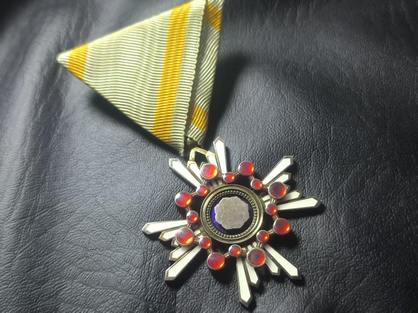 罗岚⭐爱藏⭐甄选专拍第二场-分享拍场赚佣（实体店在建中···） 日本勋五等瑞宝章 银质珐琅材质 美品