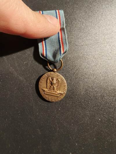 老王徽章第171期 - 美国空军品德优良迷你章