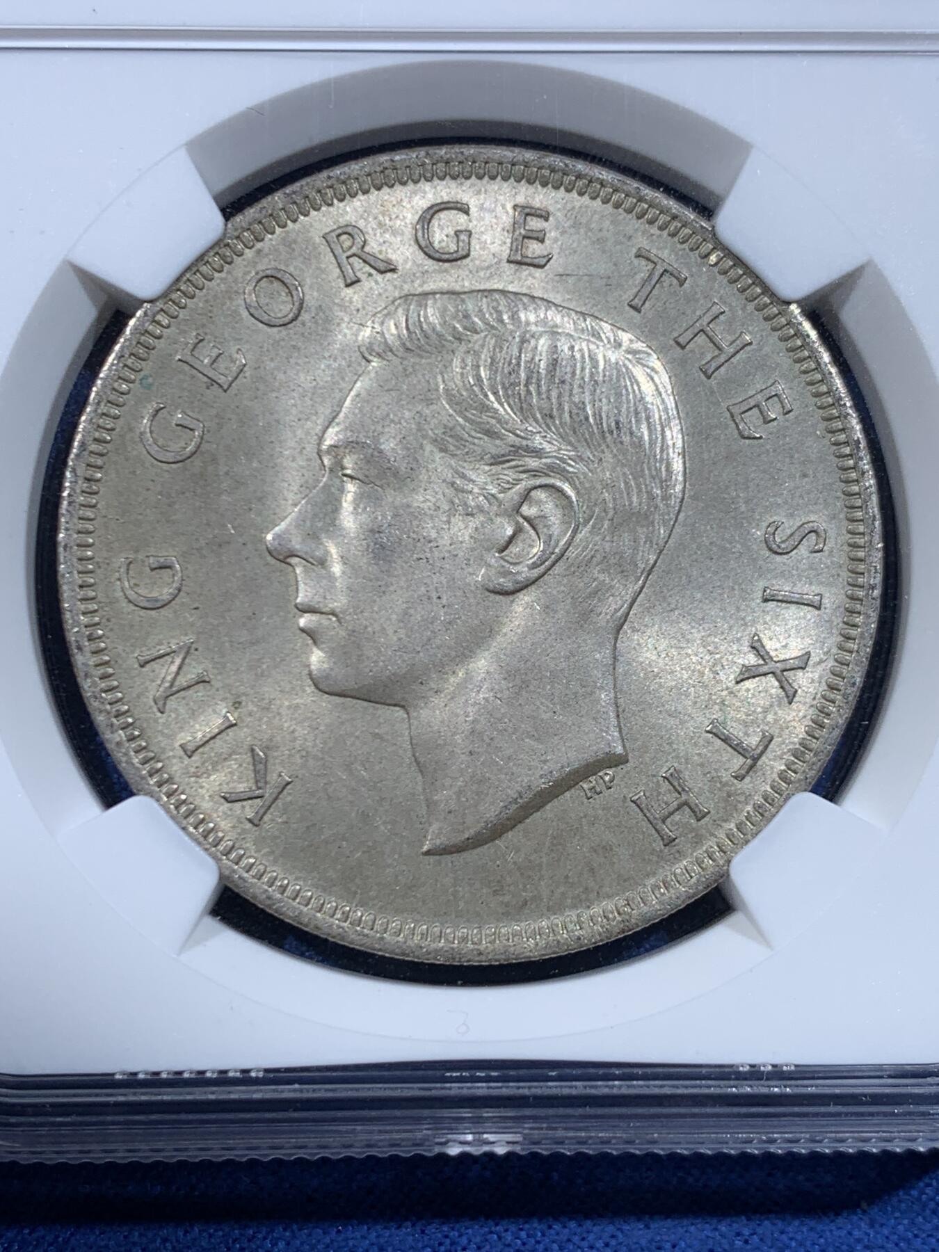 《竞宝斋》第449场 周日，周一，周二  3场连拍 （全场包邮，欢迎送拍） NGC MS64 新西兰 1949年 乔六银蕨叶1克朗银币，BU状态，值得收藏。