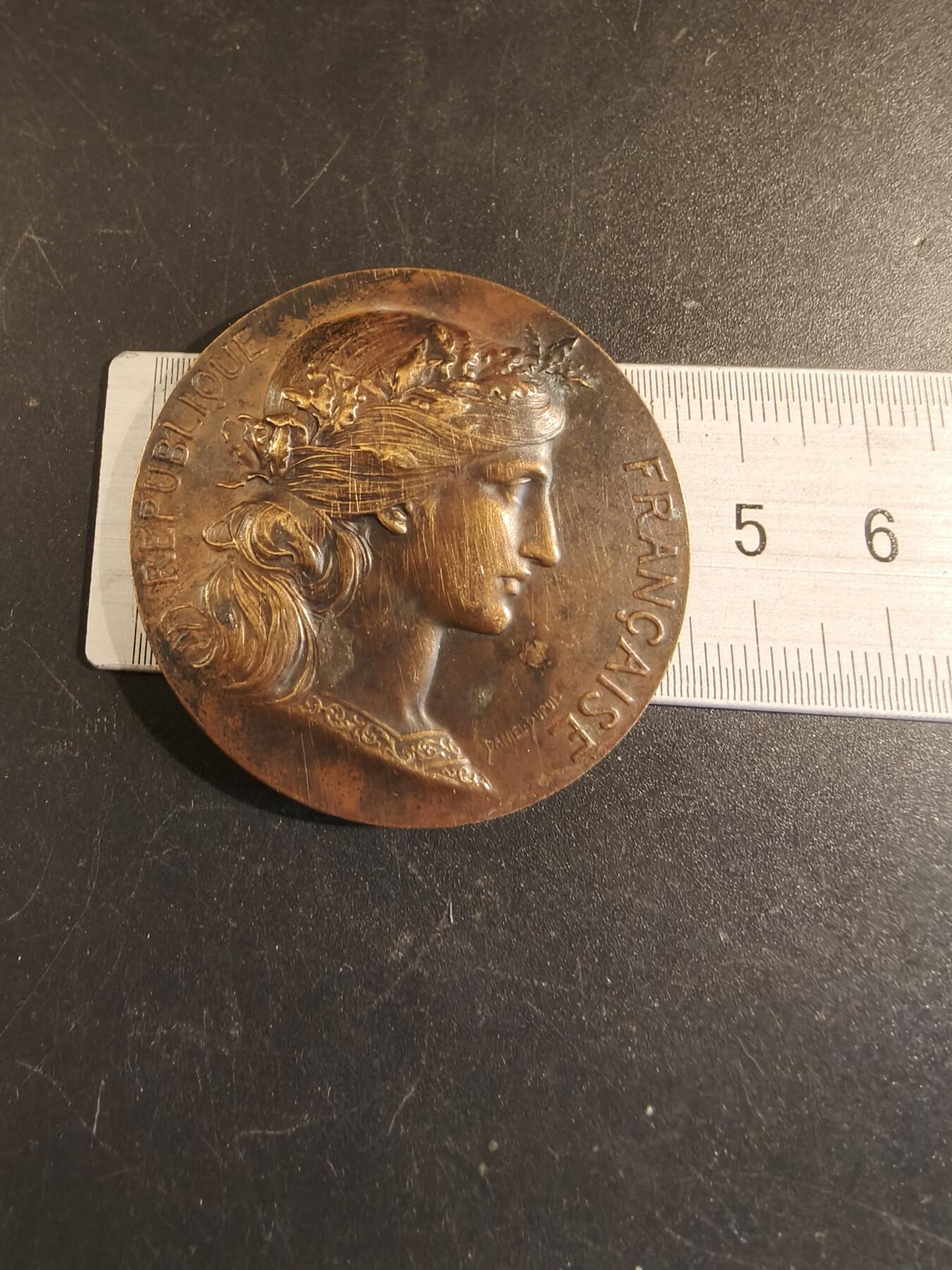 老王徽章第171期 法国法兰西工商业联盟大铜章     亨利杜布瓦作品     直径45mm    重量46.2g