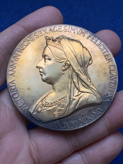 《竞宝斋》第450场 周日，周一，周二  3场连拍 （全场包邮，欢迎送拍） - 英国1897年维多利亚加冕60周年纪念大铜章，72.6克，55.5mm，细节见图