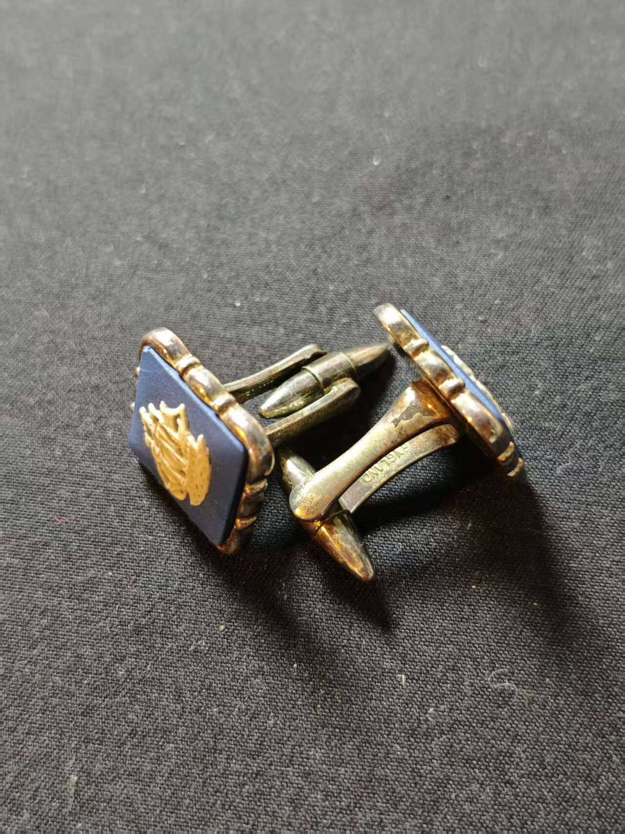 罗岚⭐爱藏⭐甄选专拍第二场-分享拍场赚佣（实体店在建中···） Wedgwood威基伍德 浮雕陶瓷帆船袖口领带夹一套 镀银陶瓷材质