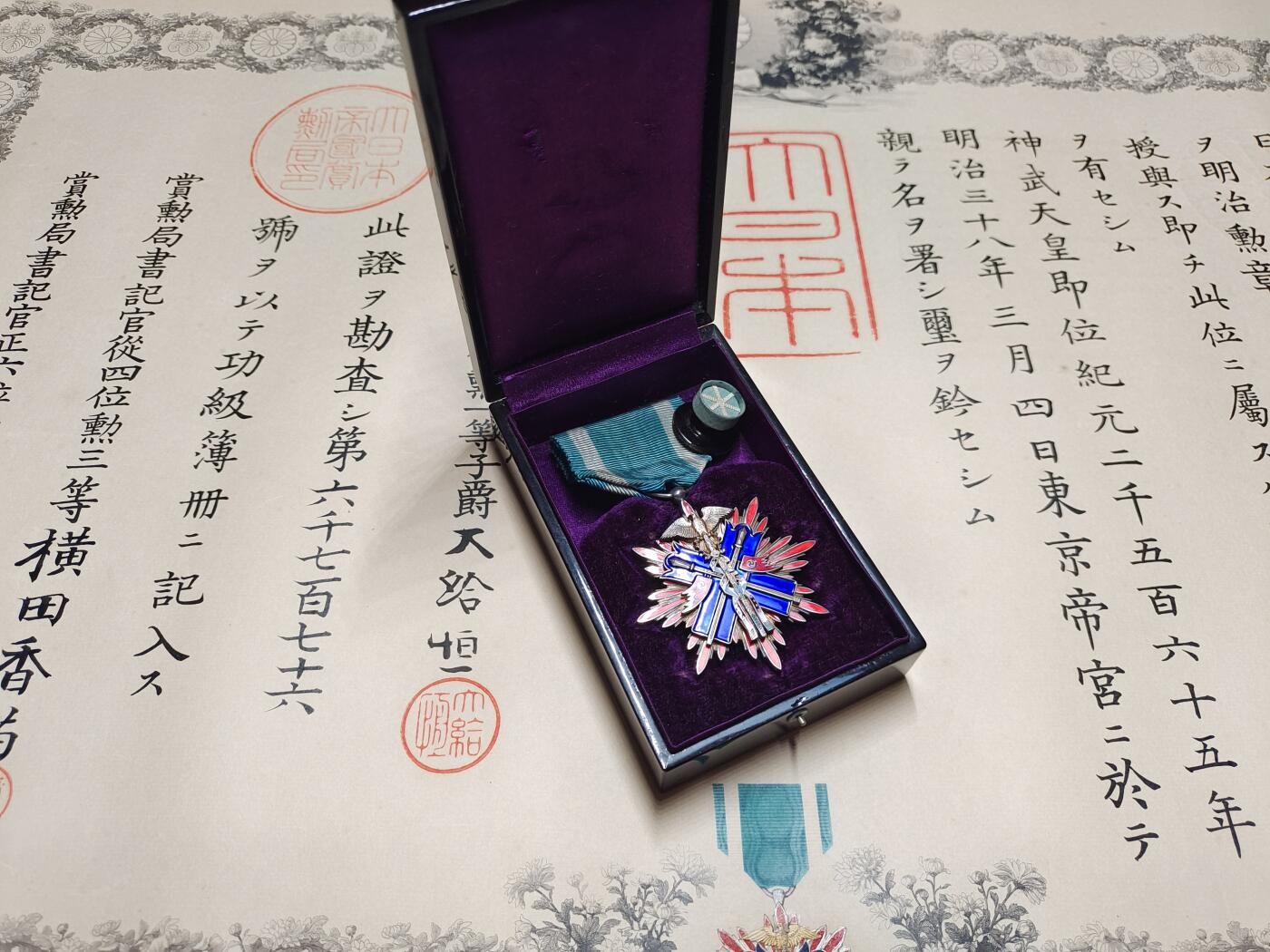 勋章奖章交易所2025年12月28拍卖 日俄战争陆军中尉战死功五级金鵄勋章证章一套