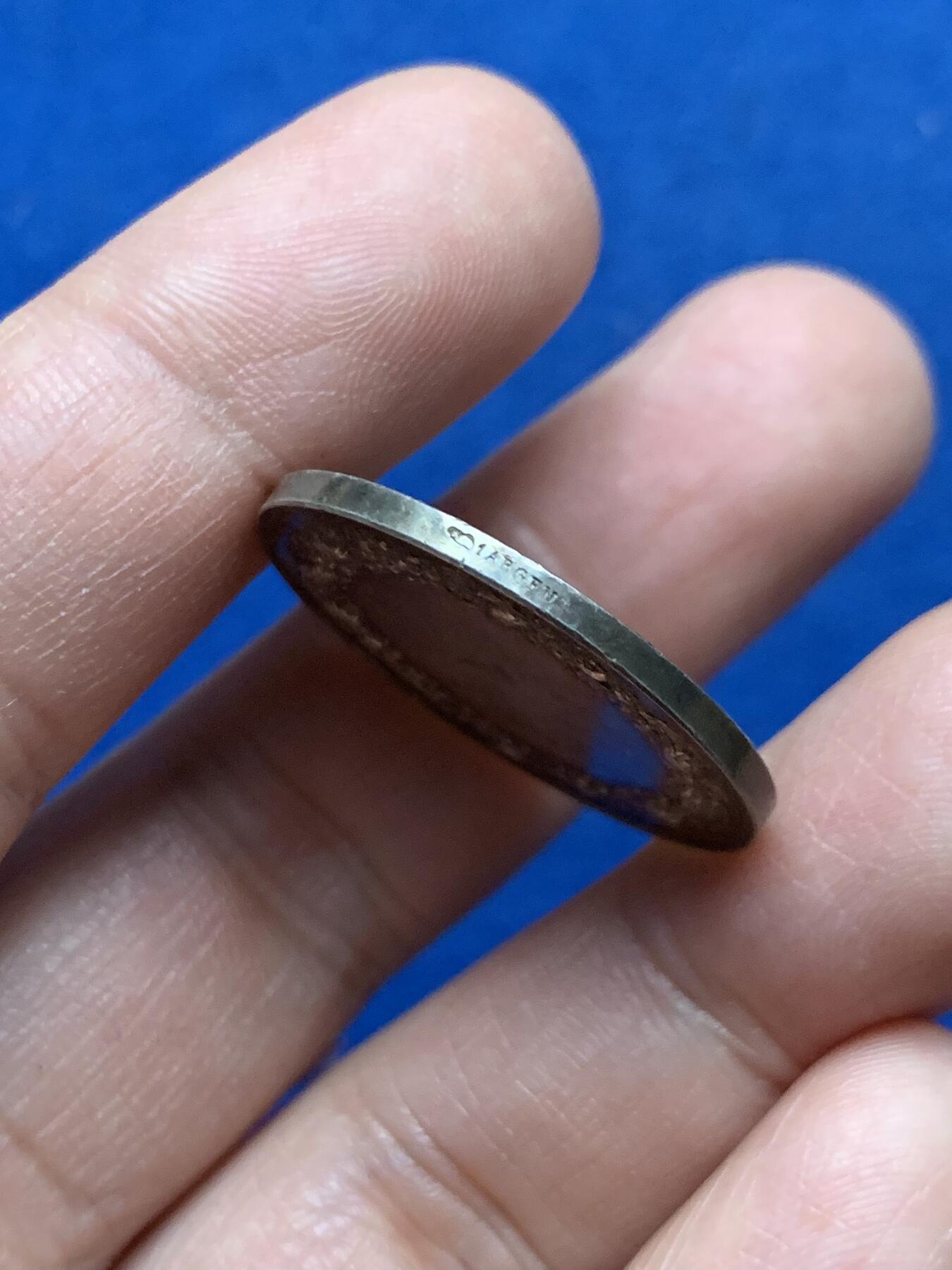 《竞宝斋》第450场 周日，周一，周二  3场连拍 （全场包邮，欢迎送拍） 法国婚章 10.5克 27.9mm 丰饶角1银标 背面无刻字