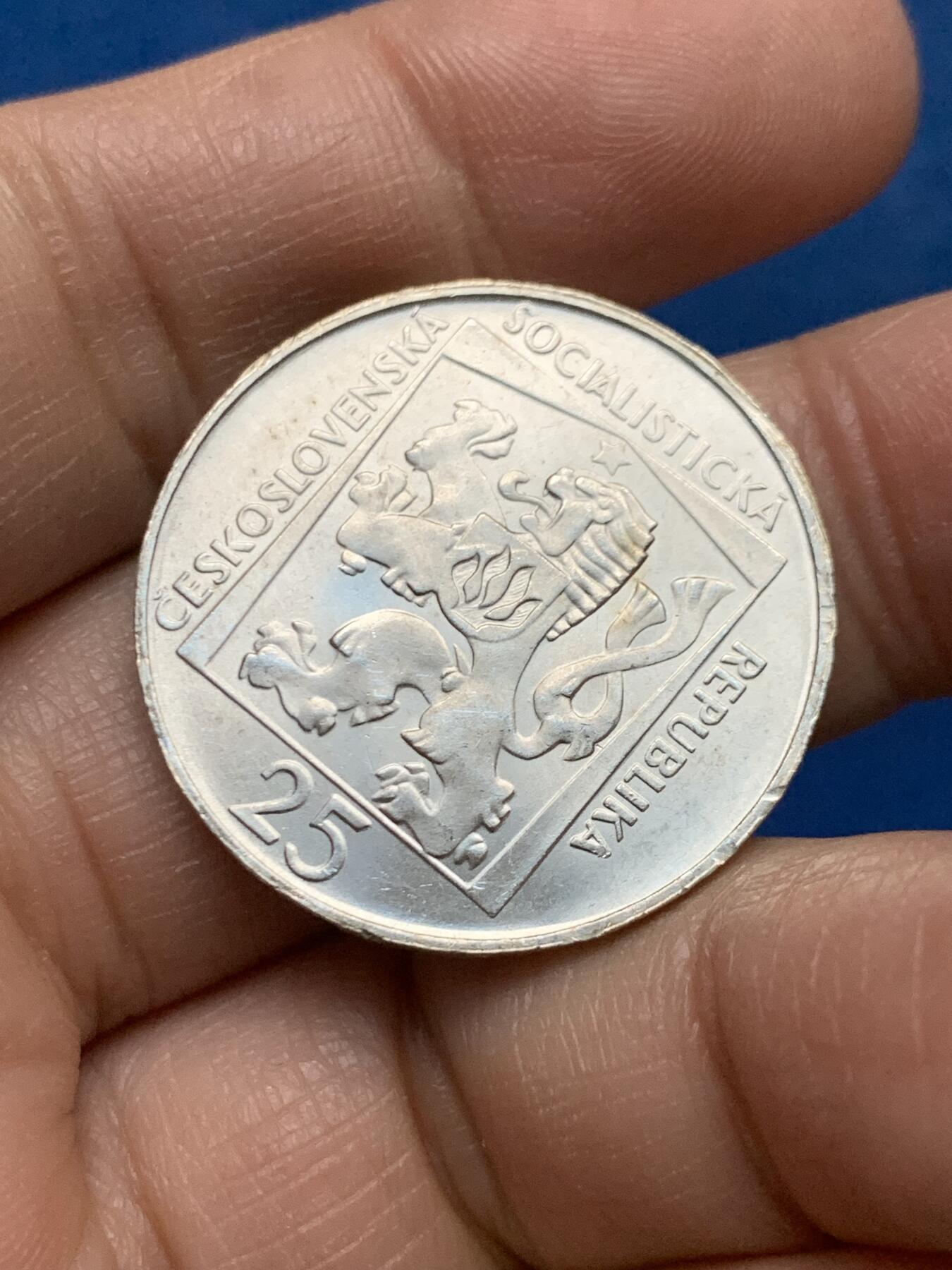 《竞宝斋》第450场 周日，周一，周二  3场连拍 （全场包邮，欢迎送拍） 捷克斯洛伐克1970年国家剧院50周年纪念25克朗银币 500银 10克