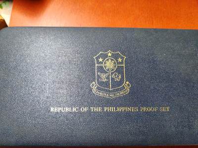 长老汇蛇年精选第八十六场拍卖 - 1978菲律宾8枚精制币套币，盒证全，含高银50比索银币（27.4克925银）和低银25比索银币（25克500银）各1枚，4792套，克书标价2950美金