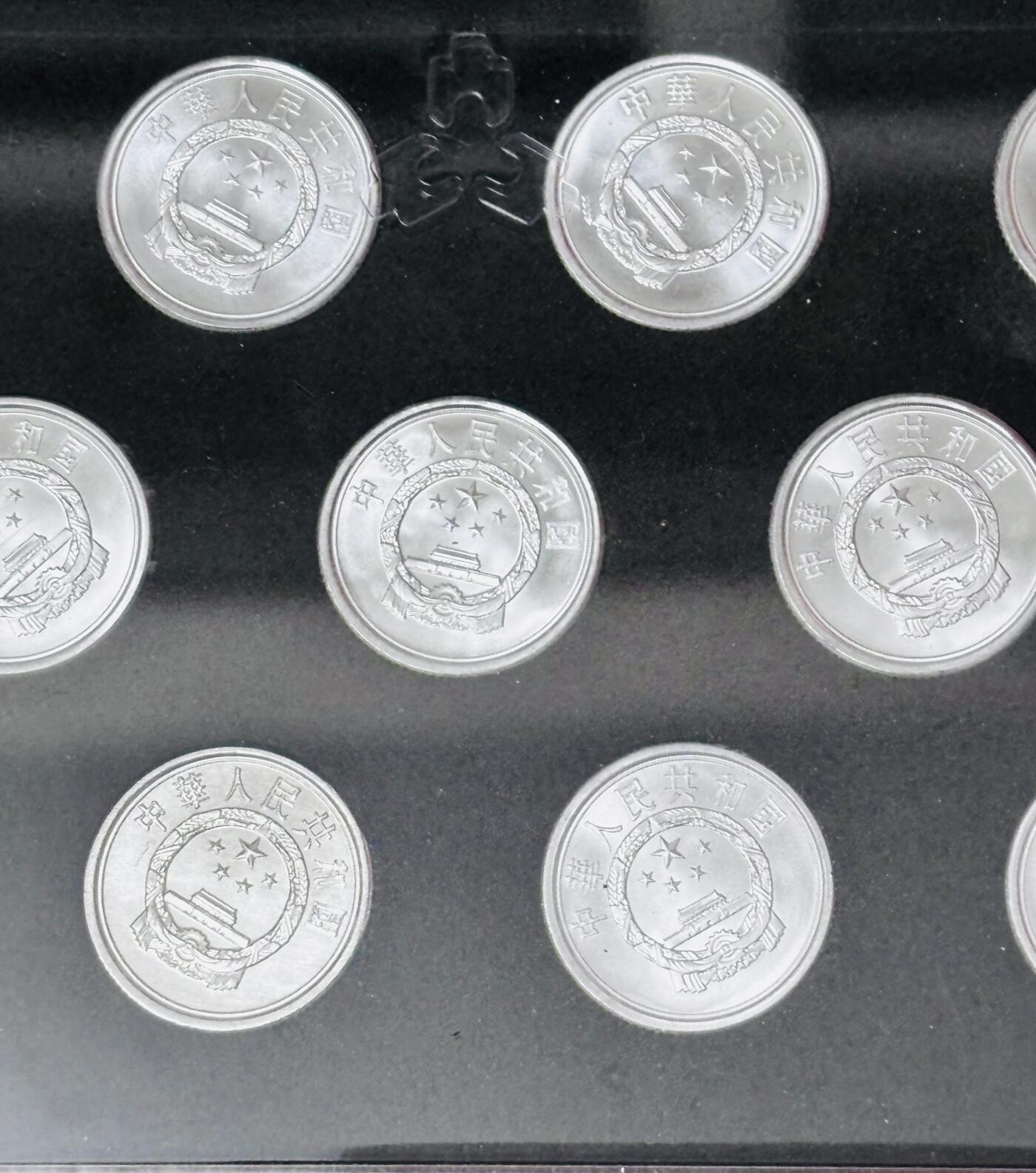 文馨钱币收藏第 286 场，圣诞节专场【 长期接收代拍品低至 0 佣金】 全新未流通带册子 2005-2017 年中国辅币一分套册