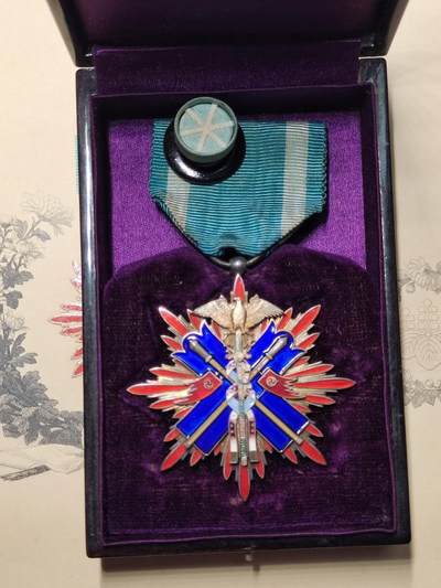 勋章奖章交易所2025年12月28拍卖 - 日俄战争陆军中尉战死功五级金鵄勋章证章一套