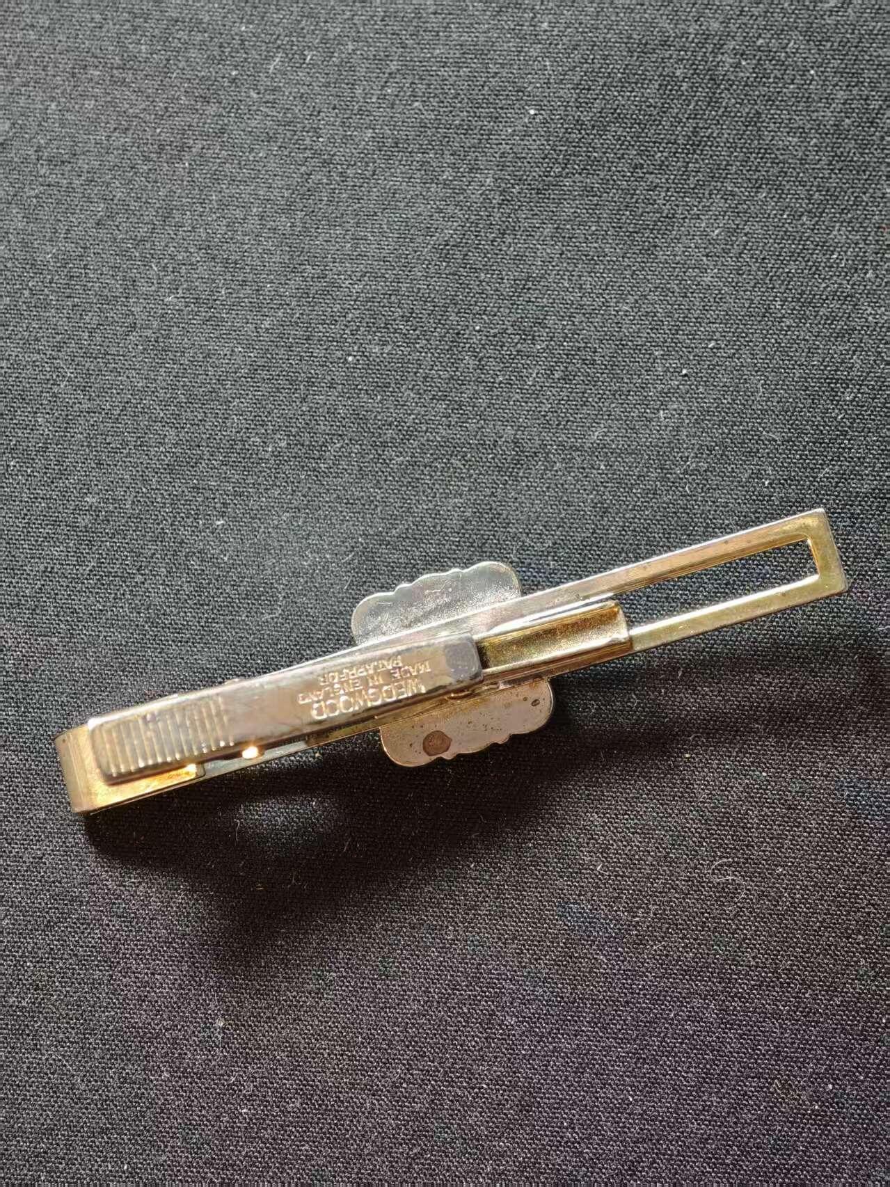 罗岚⭐爱藏⭐甄选专拍第二场-分享拍场赚佣（实体店在建中···） Wedgwood威基伍德 浮雕陶瓷帆船袖口领带夹一套 镀银陶瓷材质