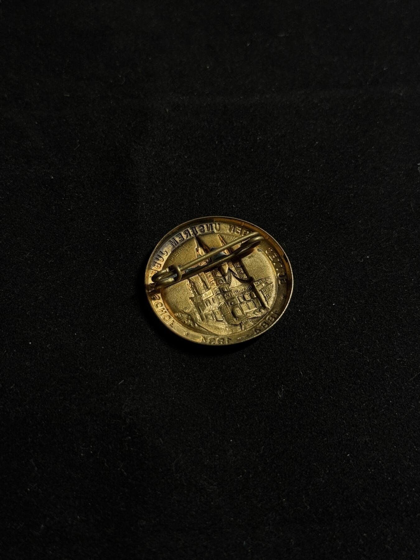 欢庆元旦！戎马世界章牌大赏第109期元旦大拍 德国二战科隆教区证章