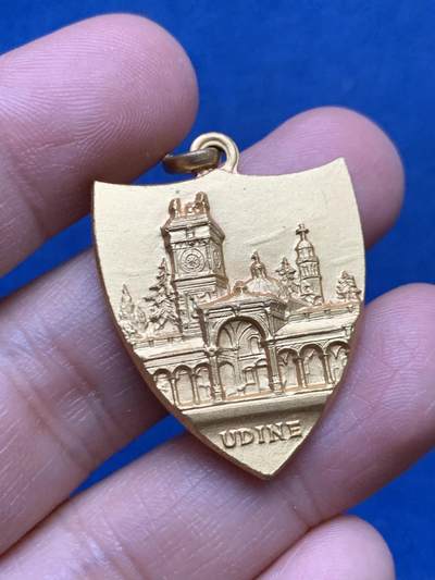 《竞宝斋》第450场 周日，周一，周二  3场连拍 （全场包邮，欢迎送拍） - 意大利犬业协会盾型镀金奖章 国际犬展纪念章 11.9克 最高处约34.7mm 景观高浮雕 非常漂亮