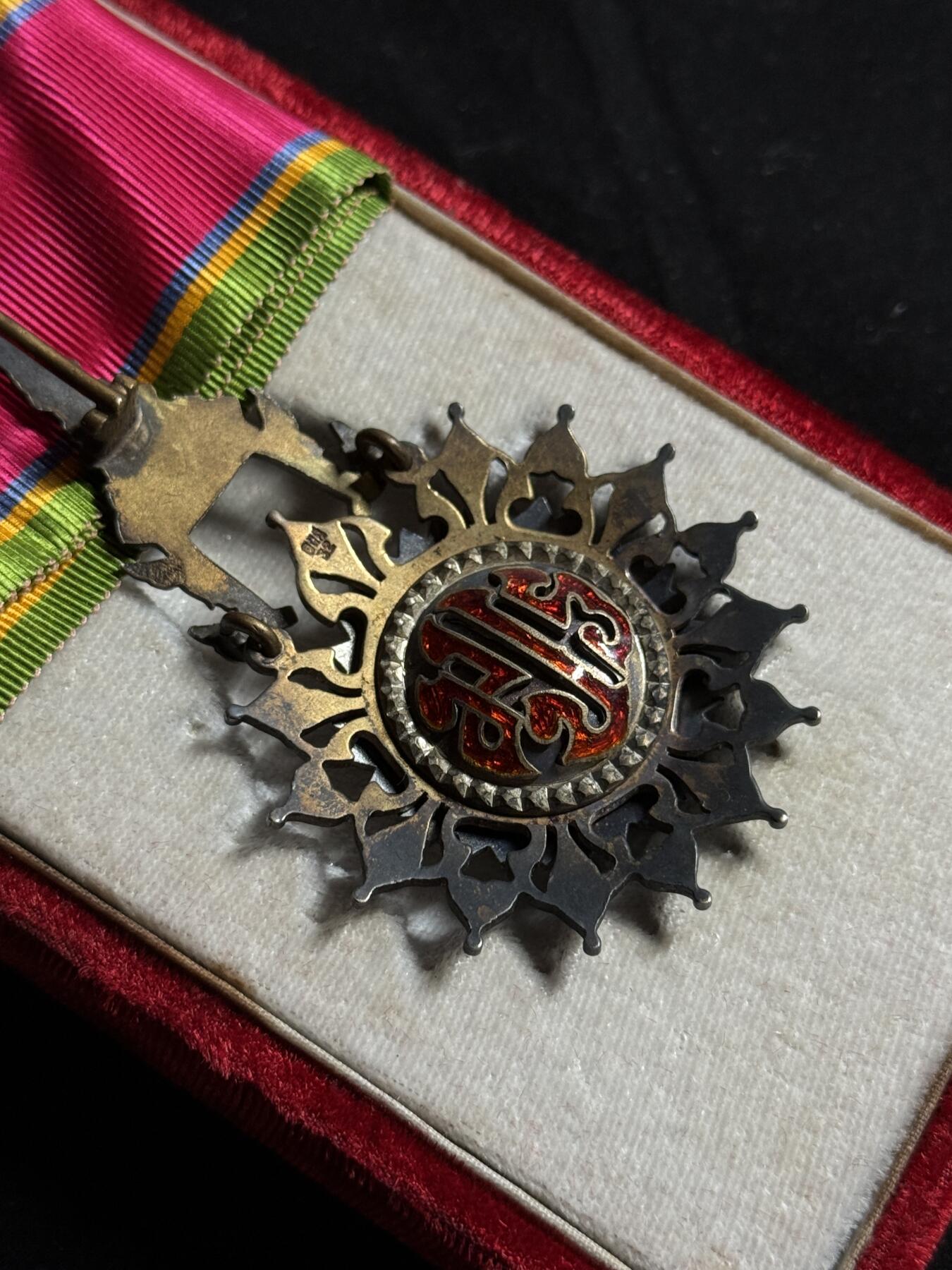 欢庆元旦！戎马世界章牌大赏第109期元旦大拍 泰国白象勋章，银制带盒，指挥官级