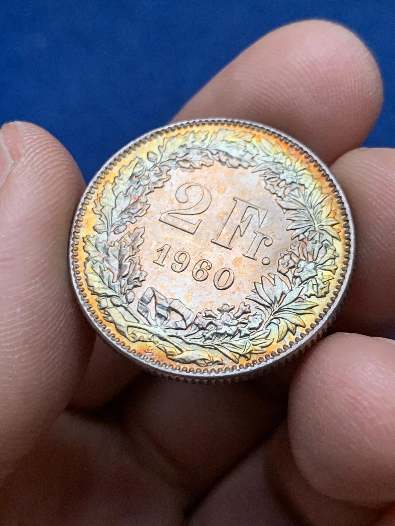 《竞宝斋》第450场 周日，周一，周二  3场连拍 （全场包邮，欢迎送拍） 瑞士1960年2法郎银币 卷拆未流通双面环彩 细节见图