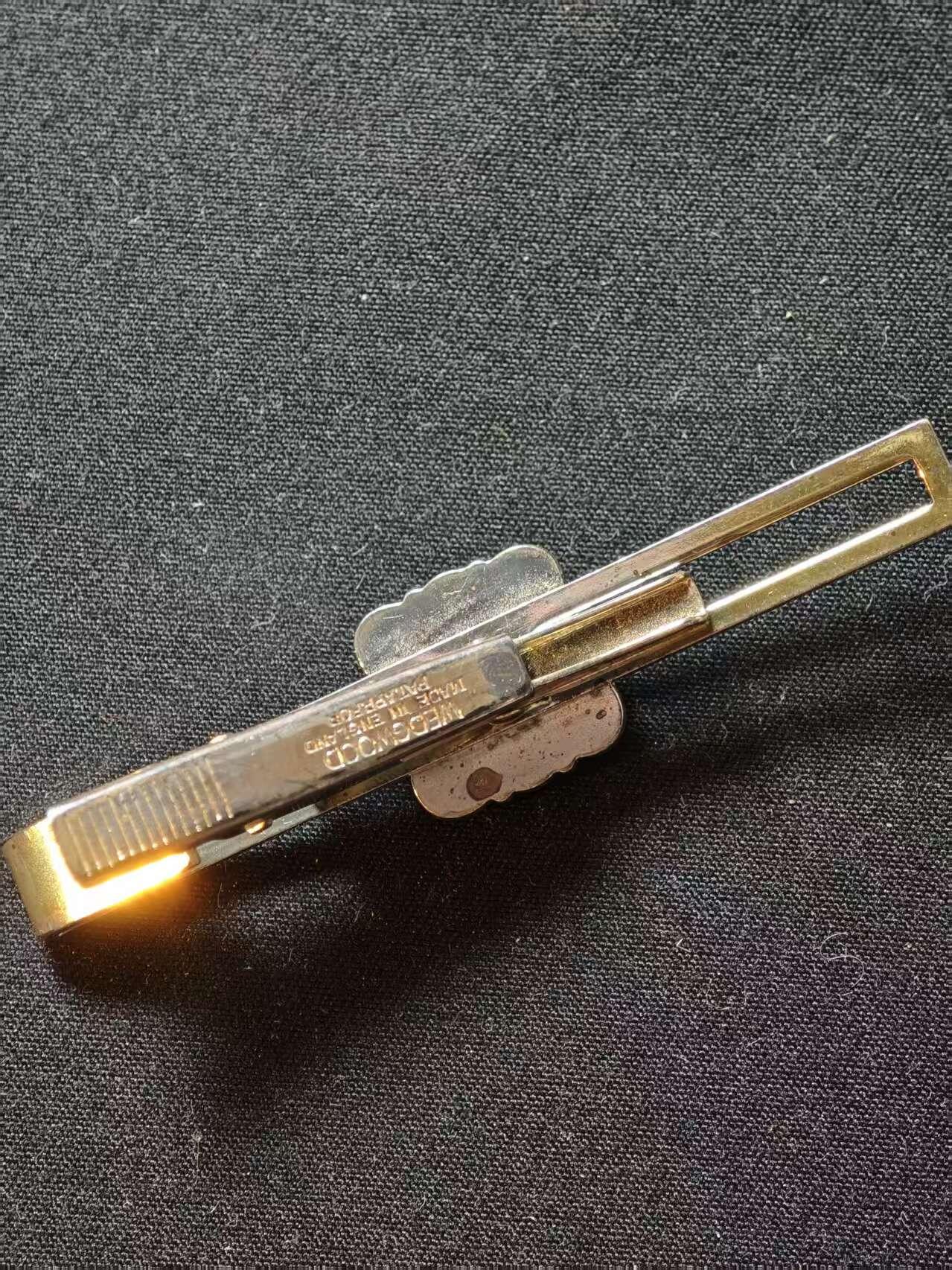 罗岚⭐爱藏⭐甄选专拍第二场-分享拍场赚佣（实体店在建中···） Wedgwood威基伍德 浮雕陶瓷帆船袖口领带夹一套 镀银陶瓷材质