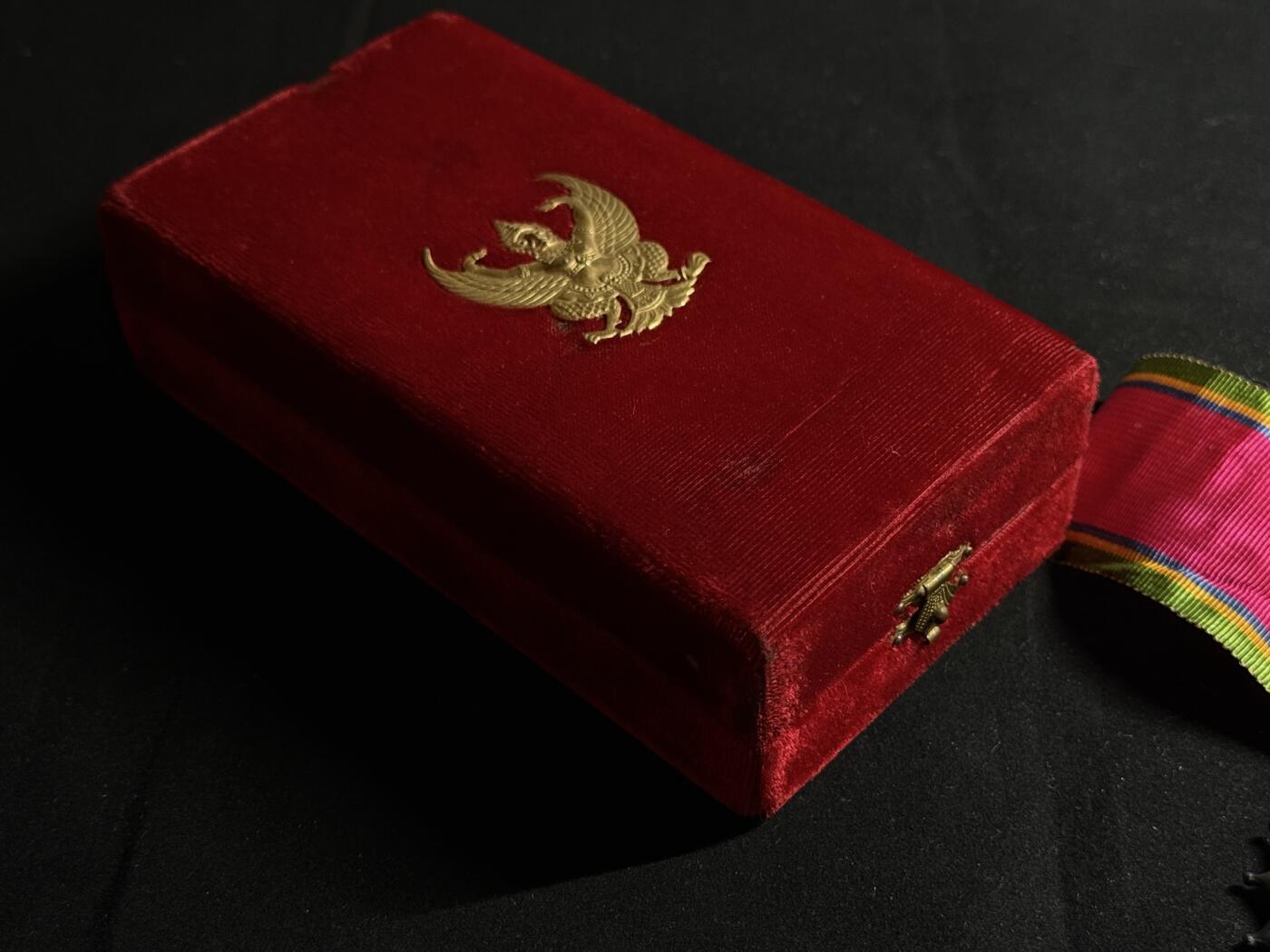 欢庆元旦！戎马世界章牌大赏第109期元旦大拍 泰国白象勋章，银制带盒，指挥官级