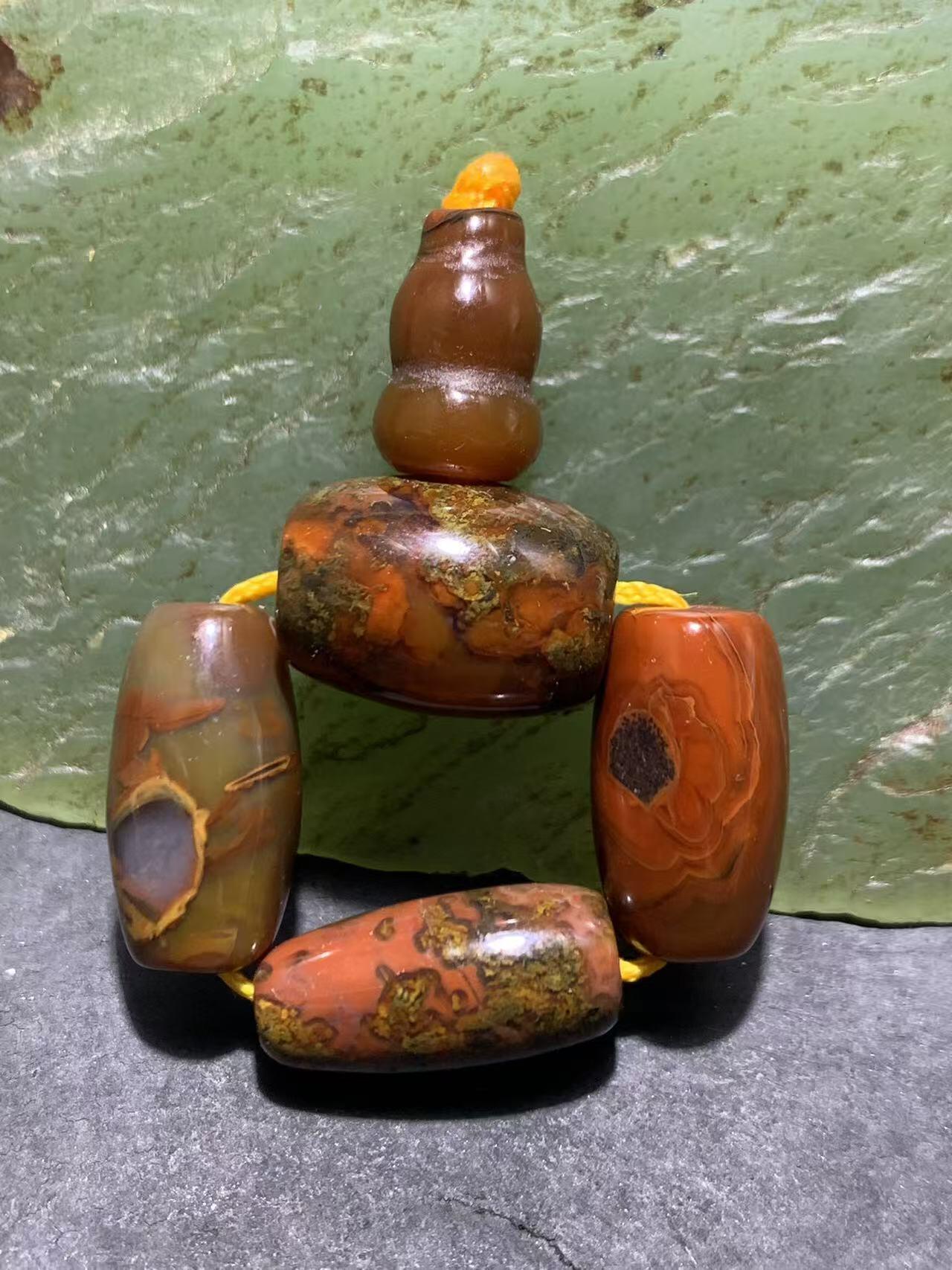 战国红玛瑙配饰一套，。