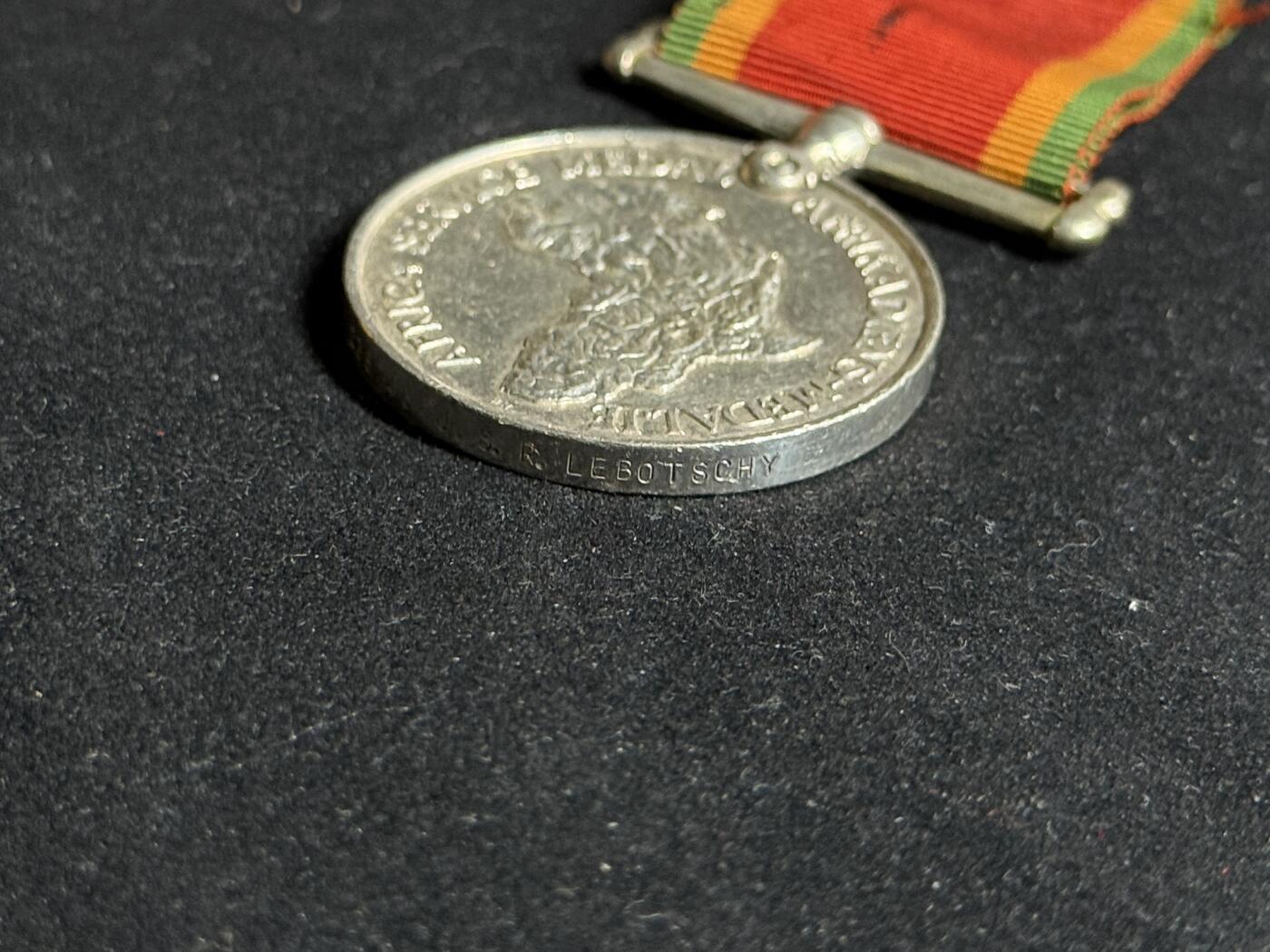 欢庆元旦！戎马世界章牌大赏第109期元旦大拍 英国非洲战役奖章，银制带边铭，重约33g