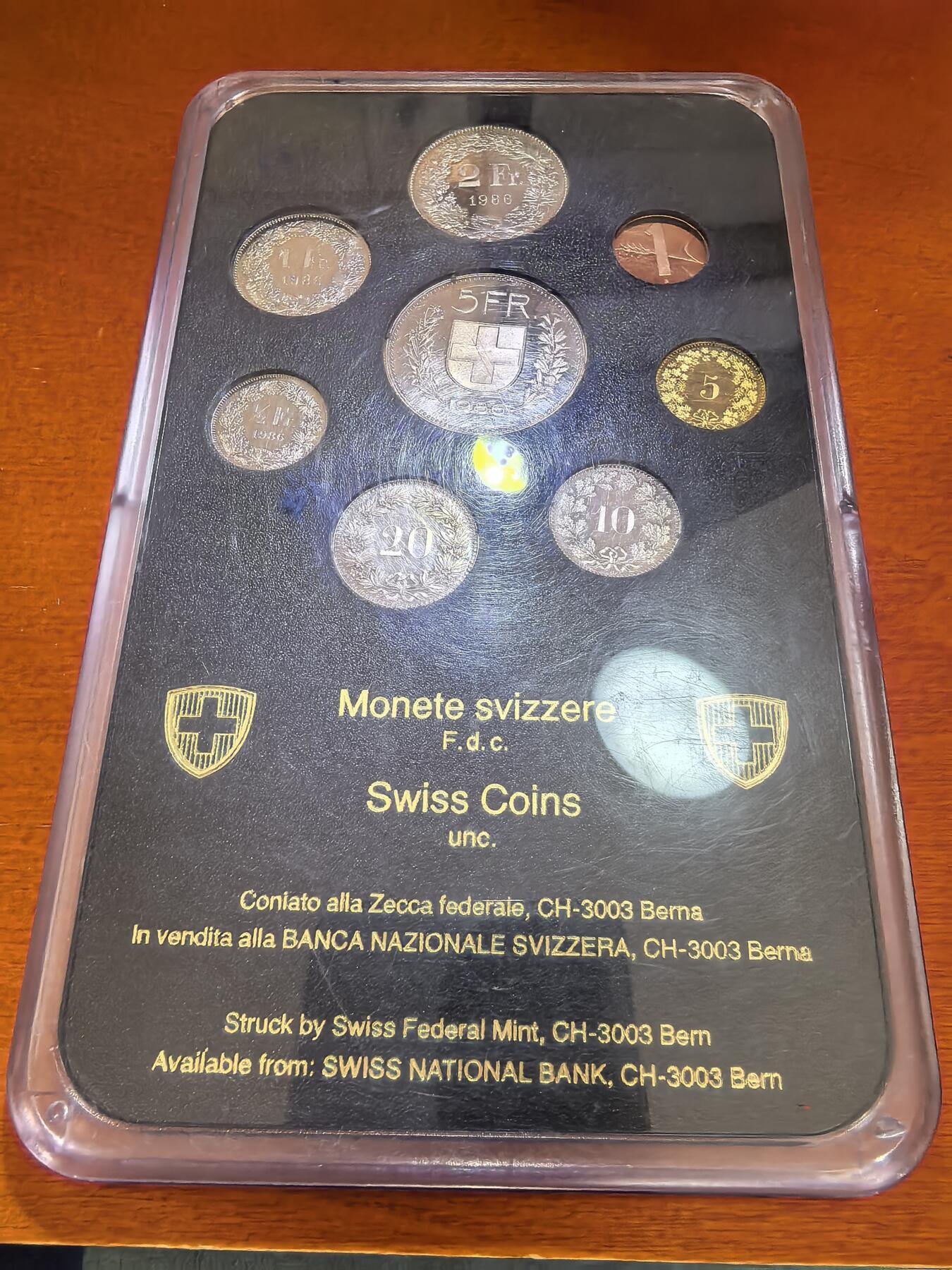 长老汇蛇年精选第八十六场拍卖 1986瑞士8枚套币普制，面值8.88瑞士法郎，黑盒，无外纸，21400套