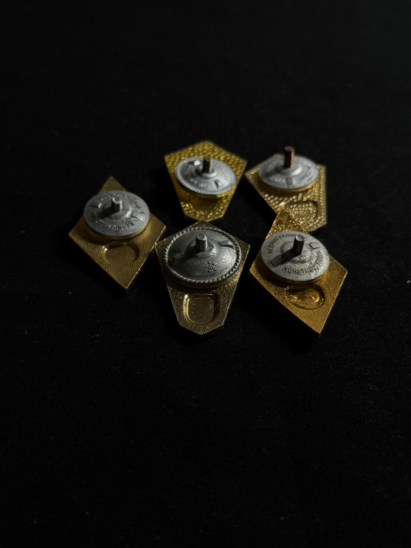 欢庆元旦！戎马世界章牌大赏第109期元旦大拍 苏联校徽一组