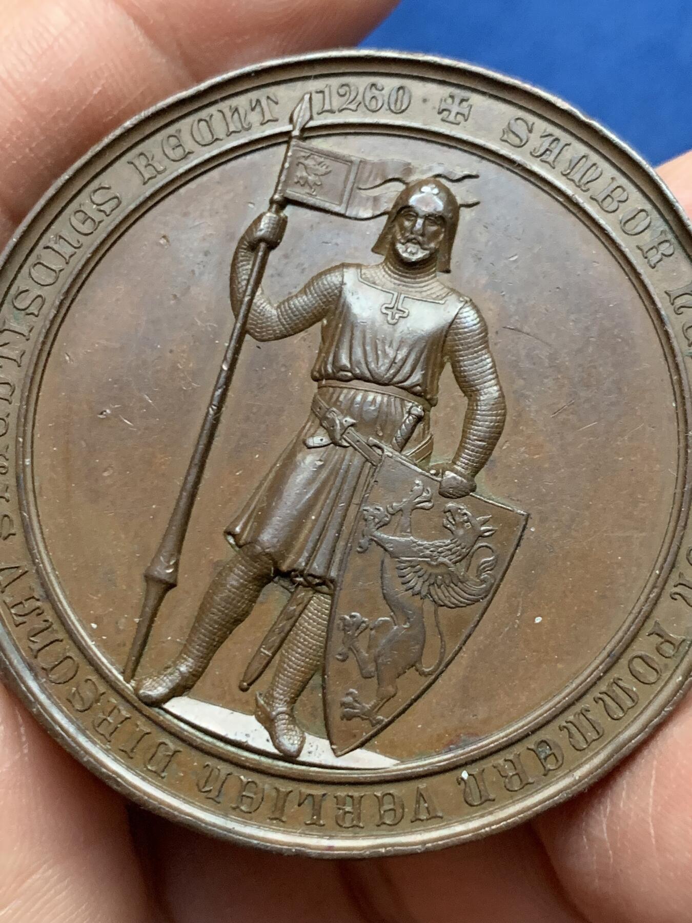 《竞宝斋》第450场 周日，周一，周二  3场连拍 （全场包邮，欢迎送拍） 德国1860年普鲁士特切夫铁路大桥落成及建市600周年纪念铜章，极美高浮雕，58.9克，50.5mm。