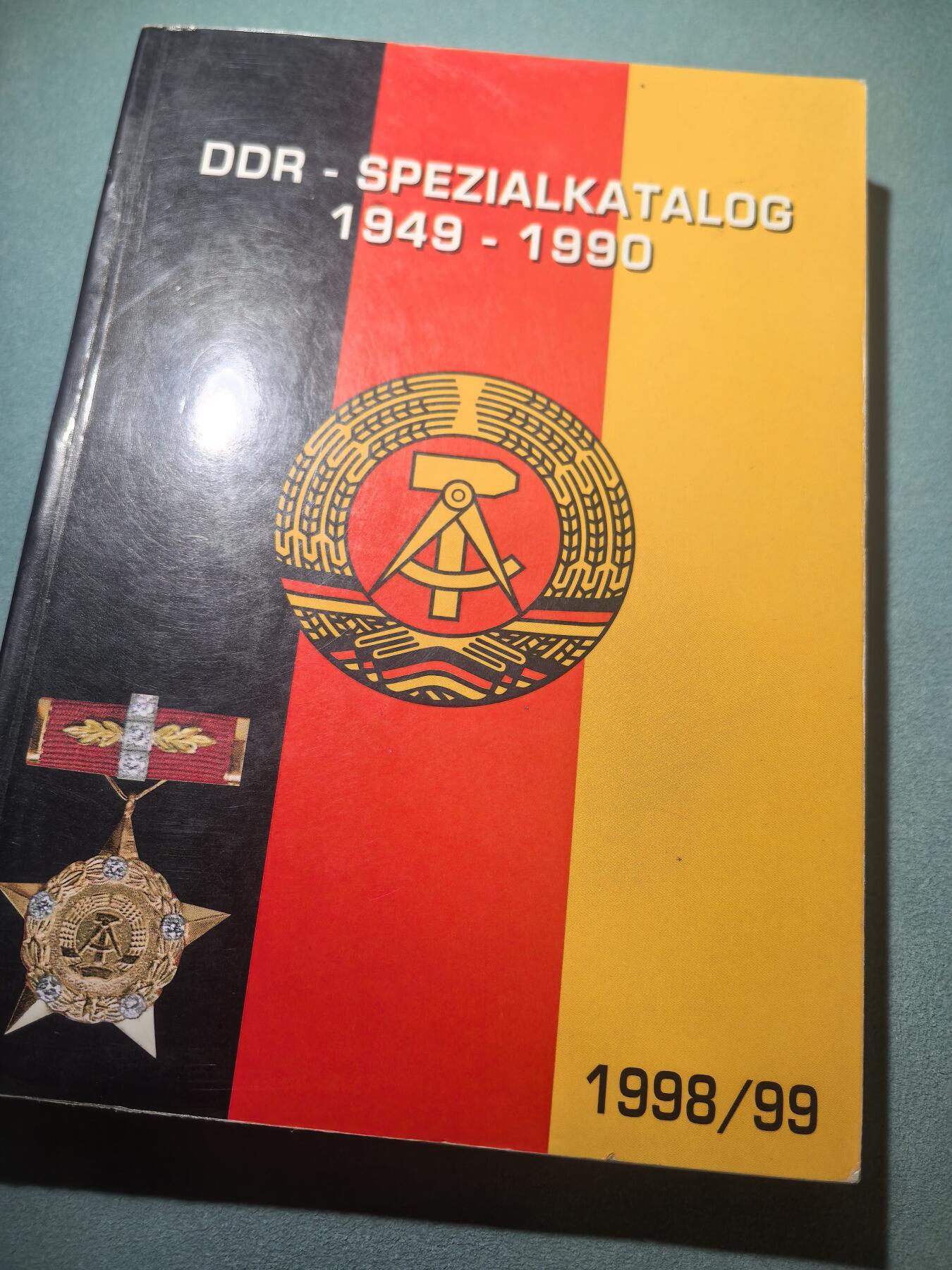 盛世勋华——号角文化勋章邮票专场拍卖第295期 东德官方出版 德意志民主共和国的勋章奖章证章  作者Frank Bartel签名 厚达448页