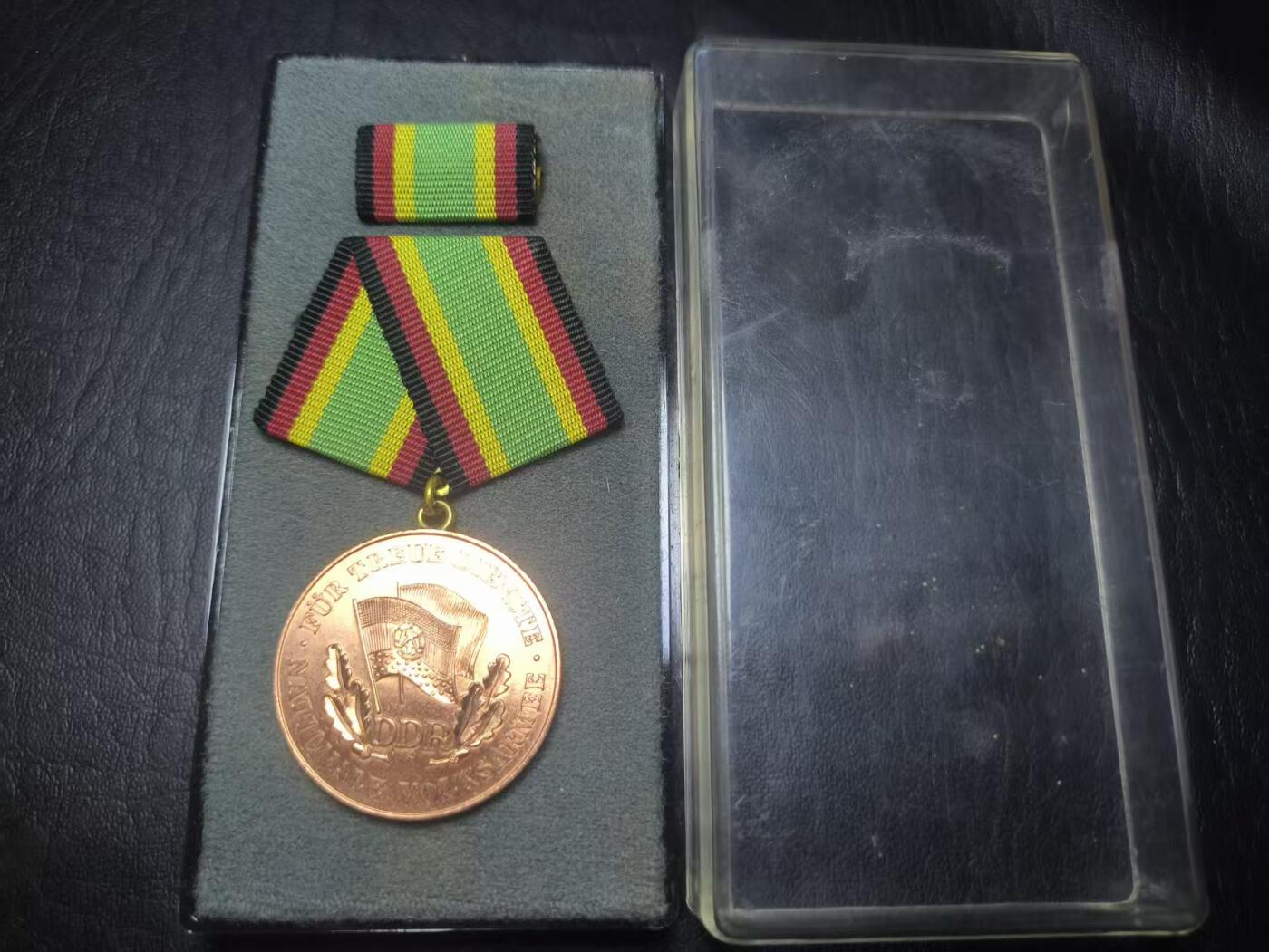 罗岚⭐爱藏⭐甄选专拍第二场-分享拍场赚佣（实体店在建中···） 民主德国人民军铜级忠诚服役奖章带盒略 早期绒布盒版本