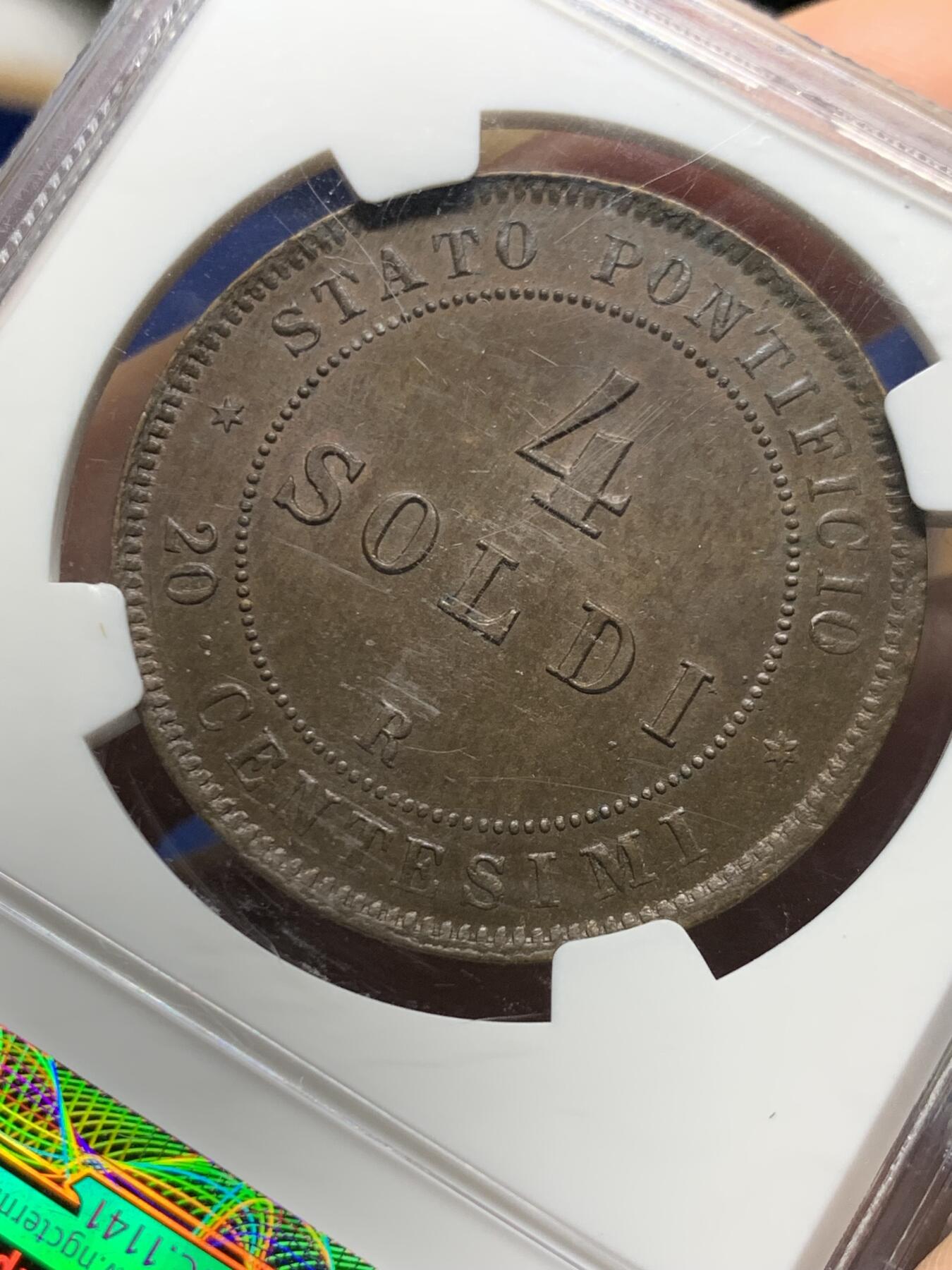 《竞宝斋》第450场 周日，周一，周二  3场连拍 （全场包邮，欢迎送拍） NGC MS63BN 亚军分 教皇国1867年4索尔都大铜币，手感厚重的大铜，流通充分，高分不易。此枚铜光犹存，发丝细节全深打，状态很好。NGC老盒严评，更高仅有1枚