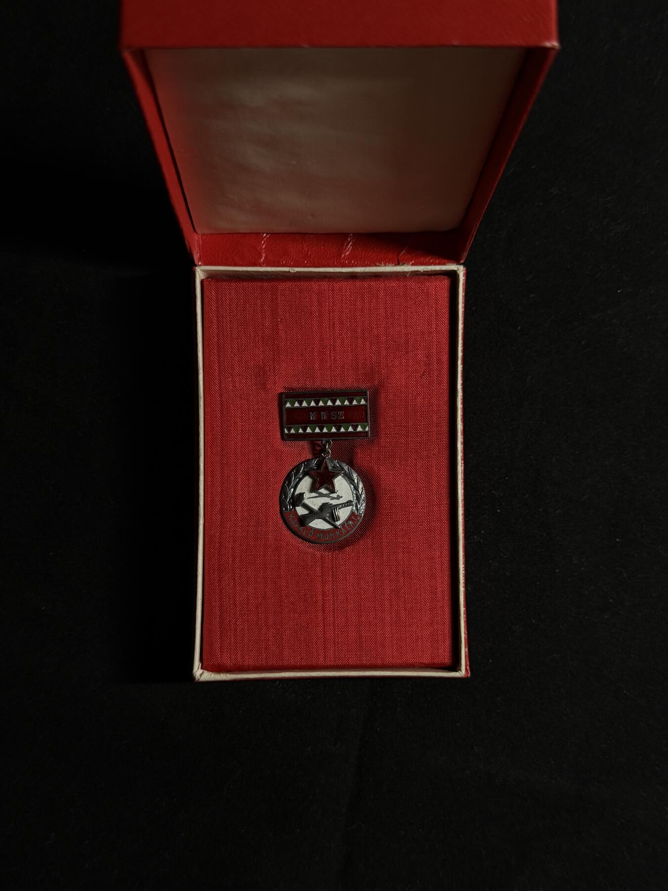 欢庆元旦！戎马世界章牌大赏第109期元旦大拍 匈牙利国防协会杰出证章