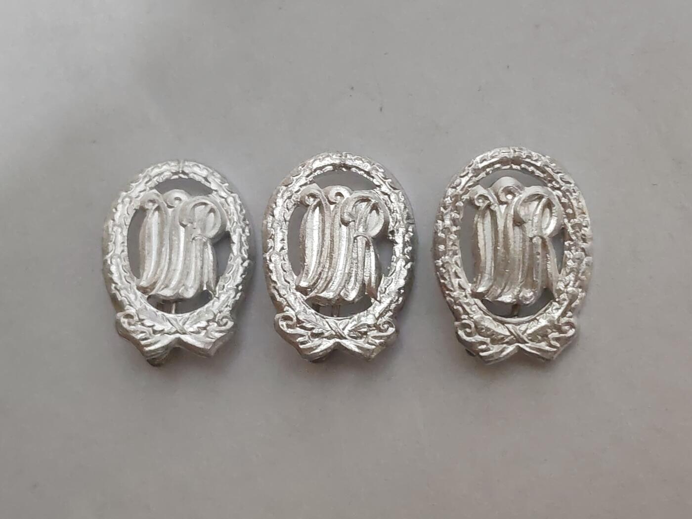 韵星假日拍卖第三十三期 -- Rimey Holidays Auction 33 民主德国银级体育技能证章mini一组