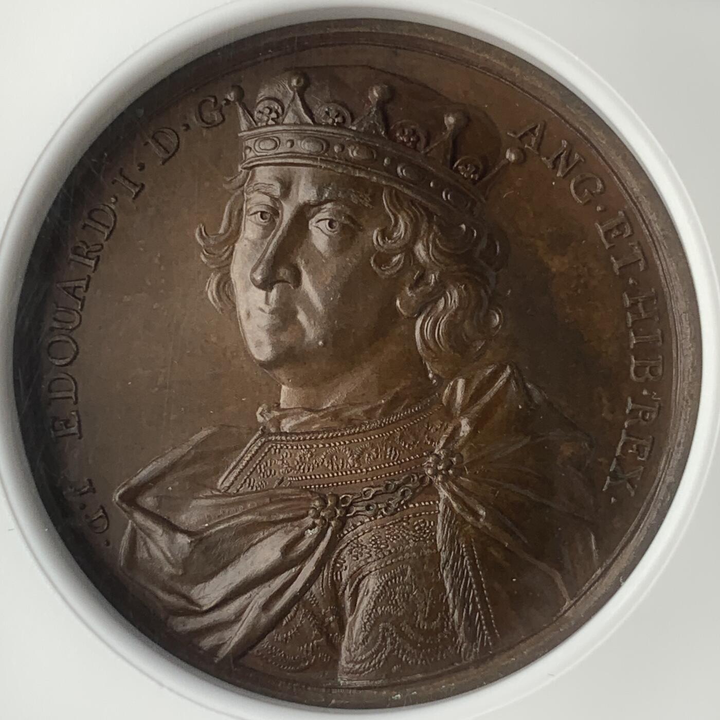 掌中浮雕-藏着的欧洲第047场 NGC MS64 : Dassier英王系列章之爱德华一世纪念铜章，40mm