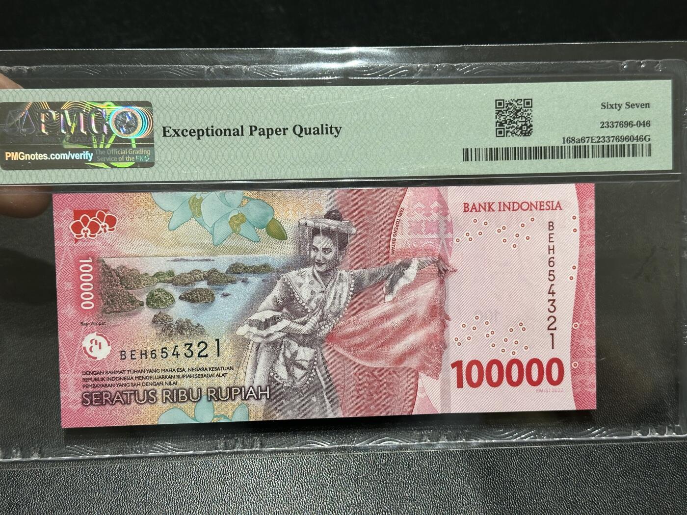 《外钞收藏家》第五百九十六期（精品大拍场）（本平台长期征集拍品、欢迎藏友们联系合作） 2022年印度尼西亚10万 卢比 PMG67 倒顺子654321